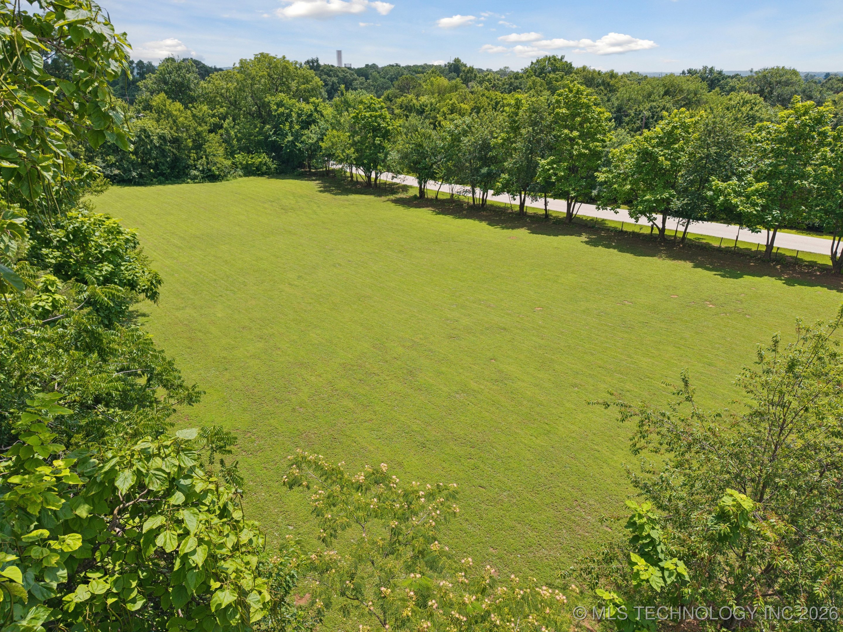 6715 S Houston Avenue Property Photo 6