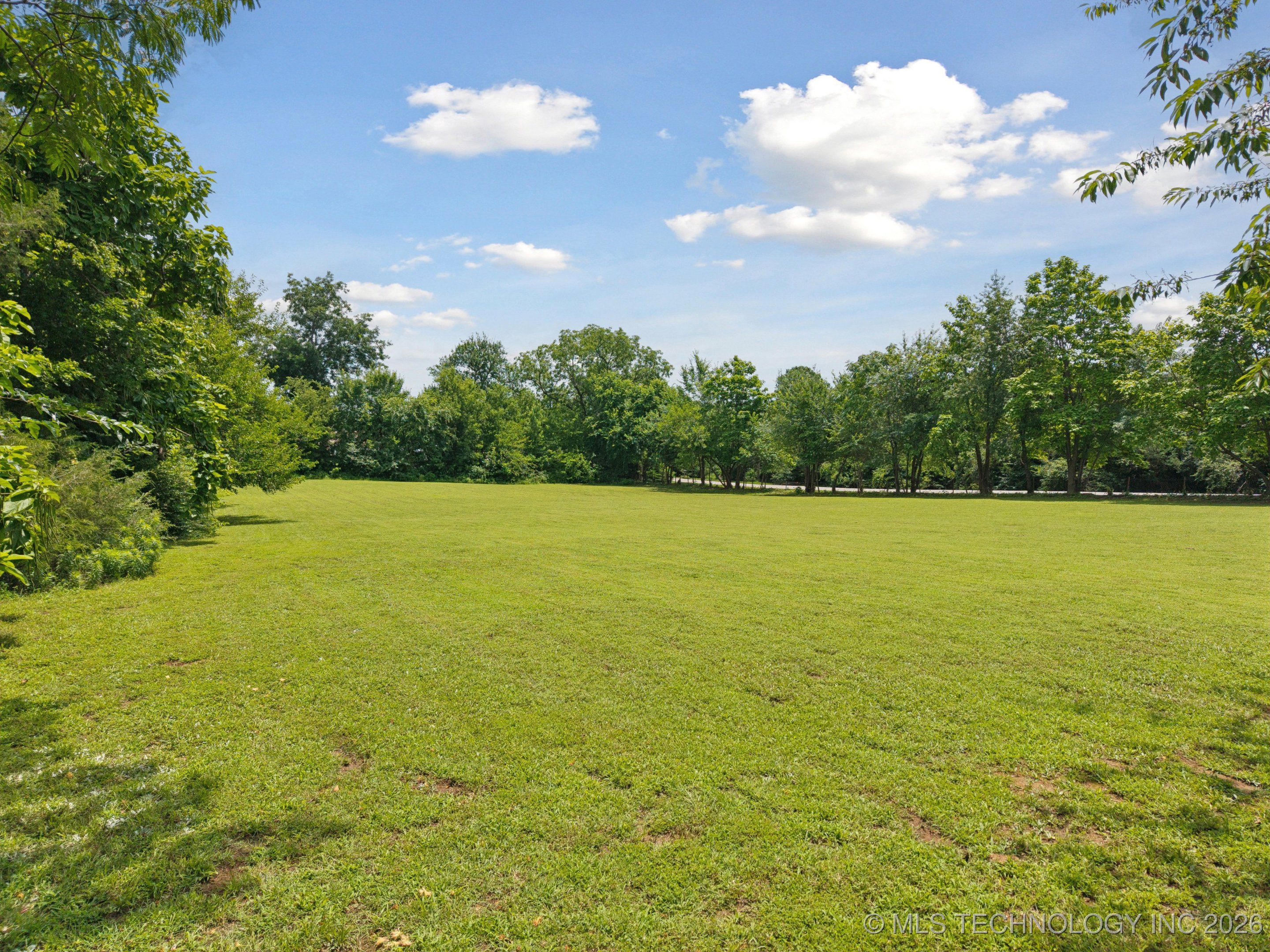 6715 S Houston Avenue Property Photo 8