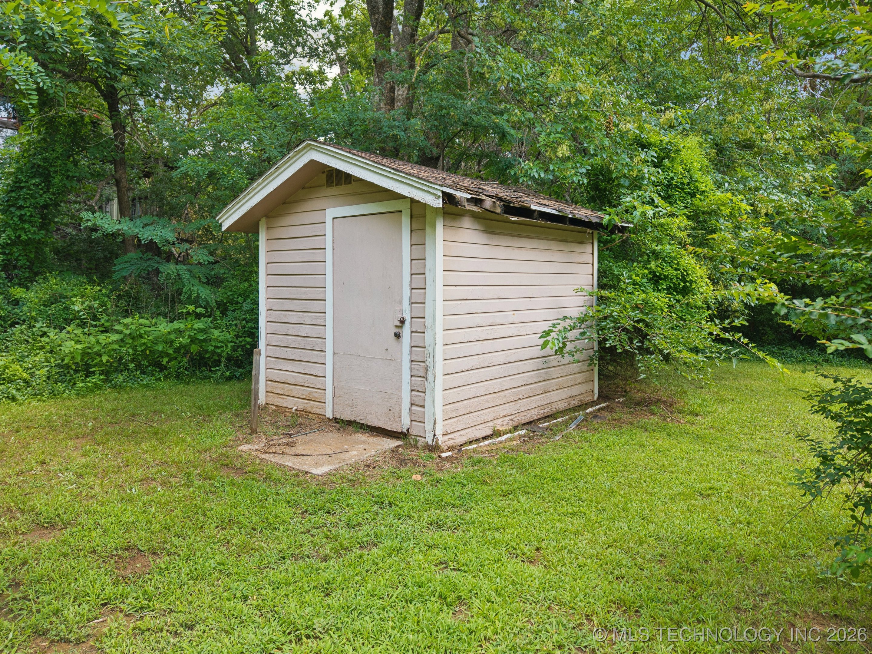 6715 S Houston Avenue Property Photo 13