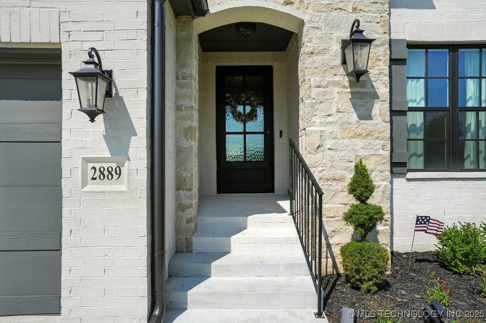 2889 Forest View Drive Property Photo 4