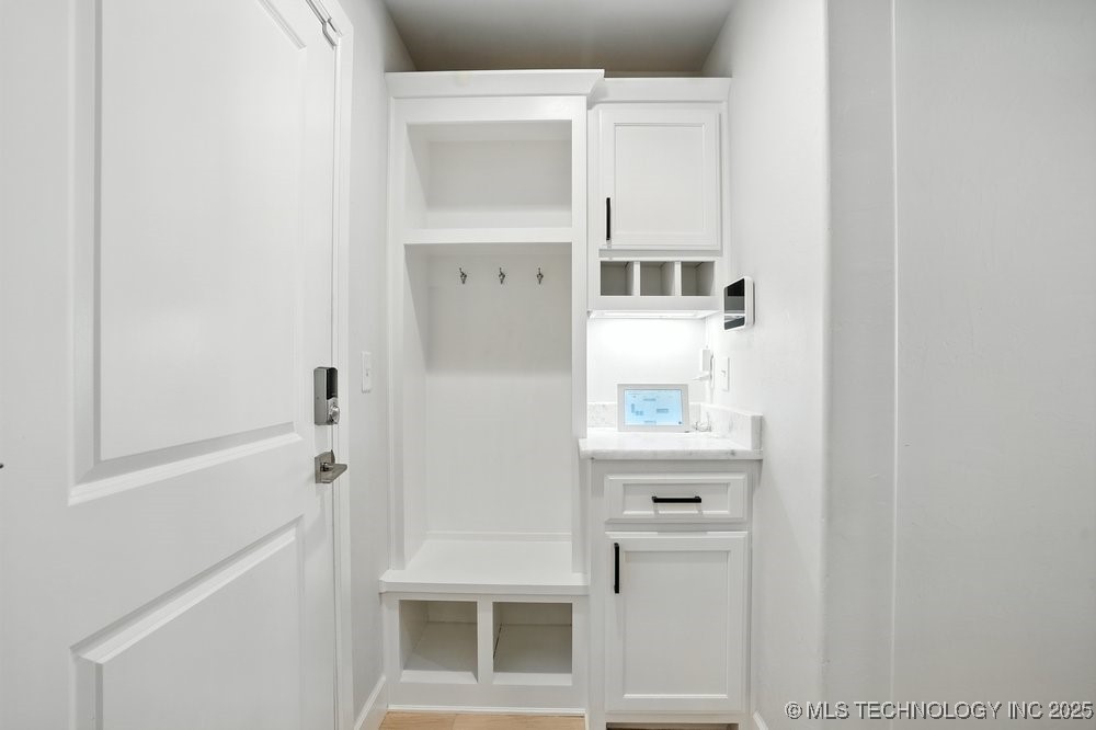 2889 Forest View Drive Property Photo 28