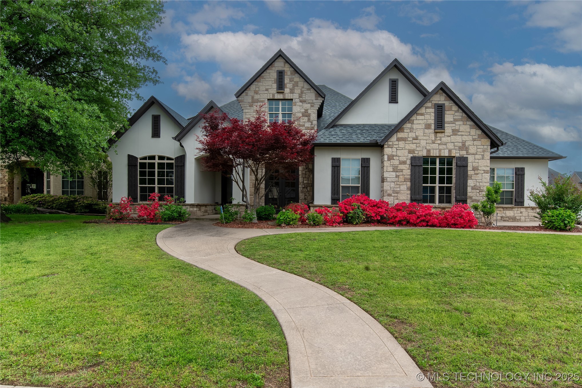 6009 W Utica Circle Property Photo 1