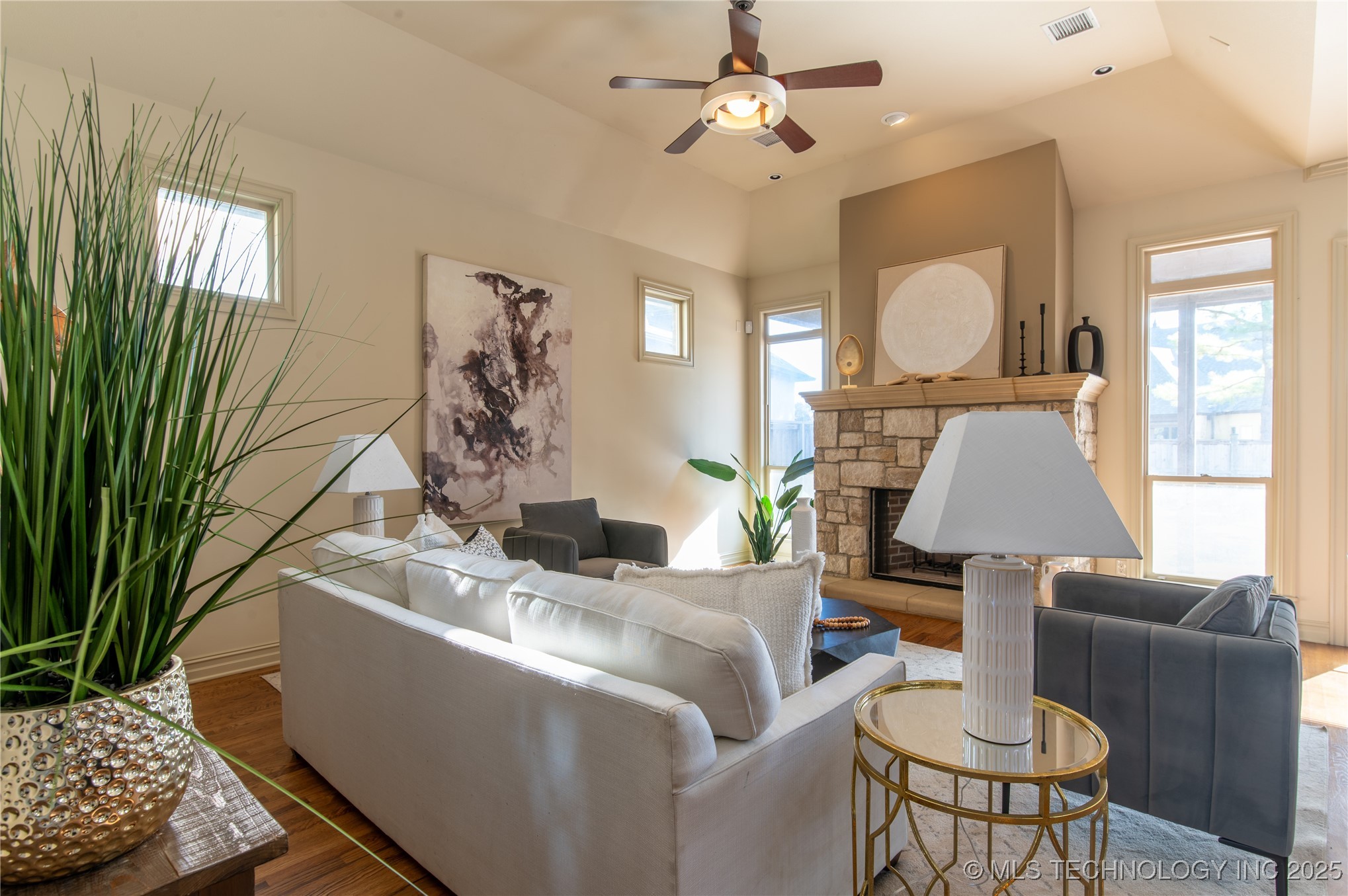 6009 W Utica Circle Property Photo 4