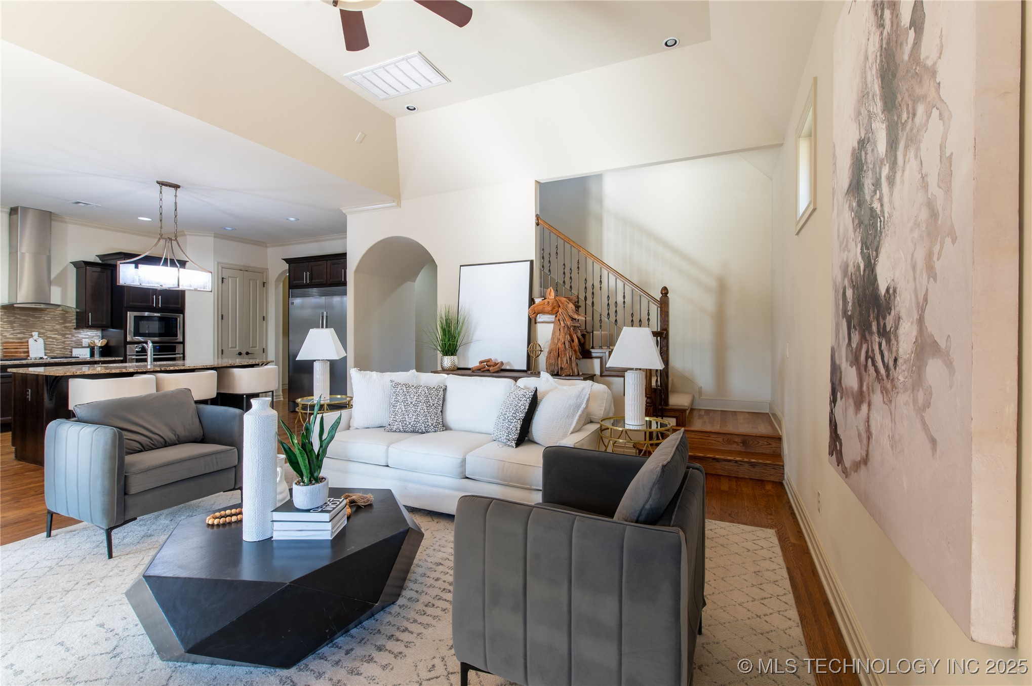 6009 W Utica Circle Property Photo 6