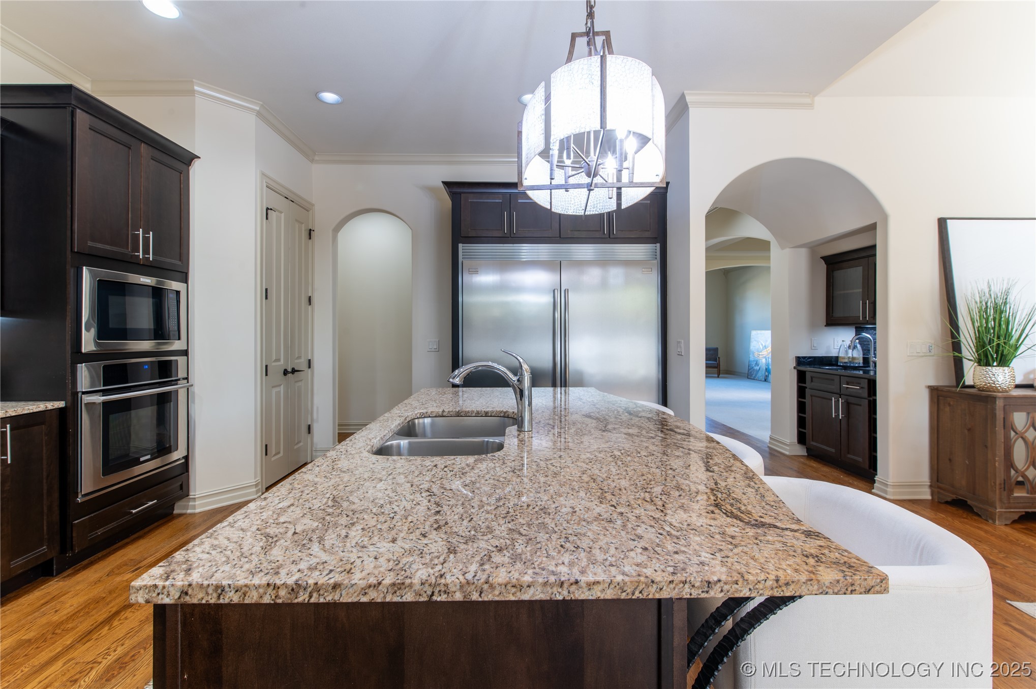 6009 W Utica Circle Property Photo 8