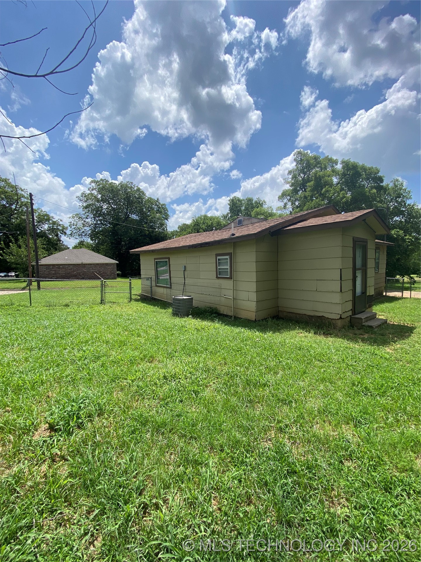 41 G Se Property Photo 3