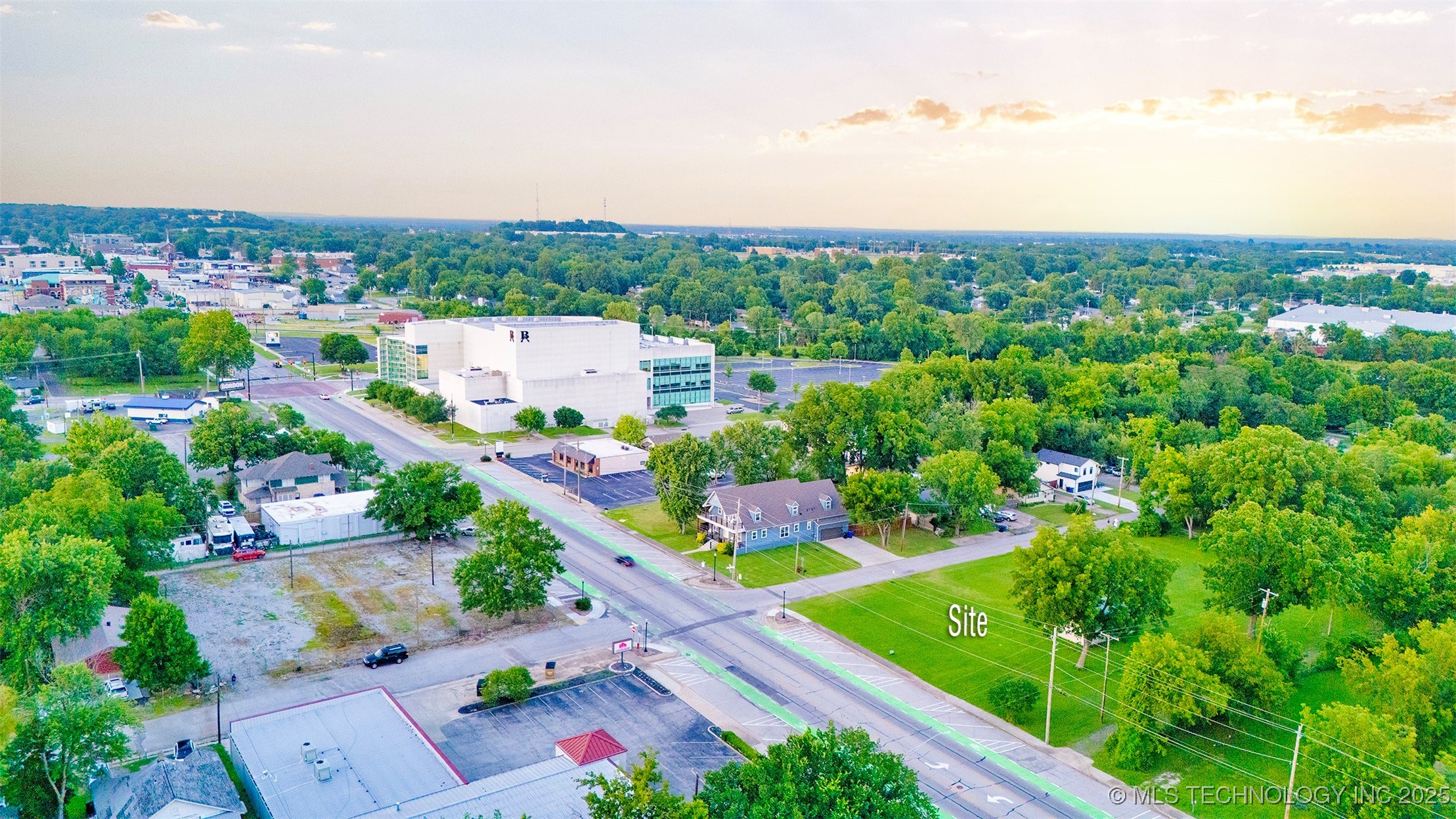 905 S Main Street Property Photo 9
