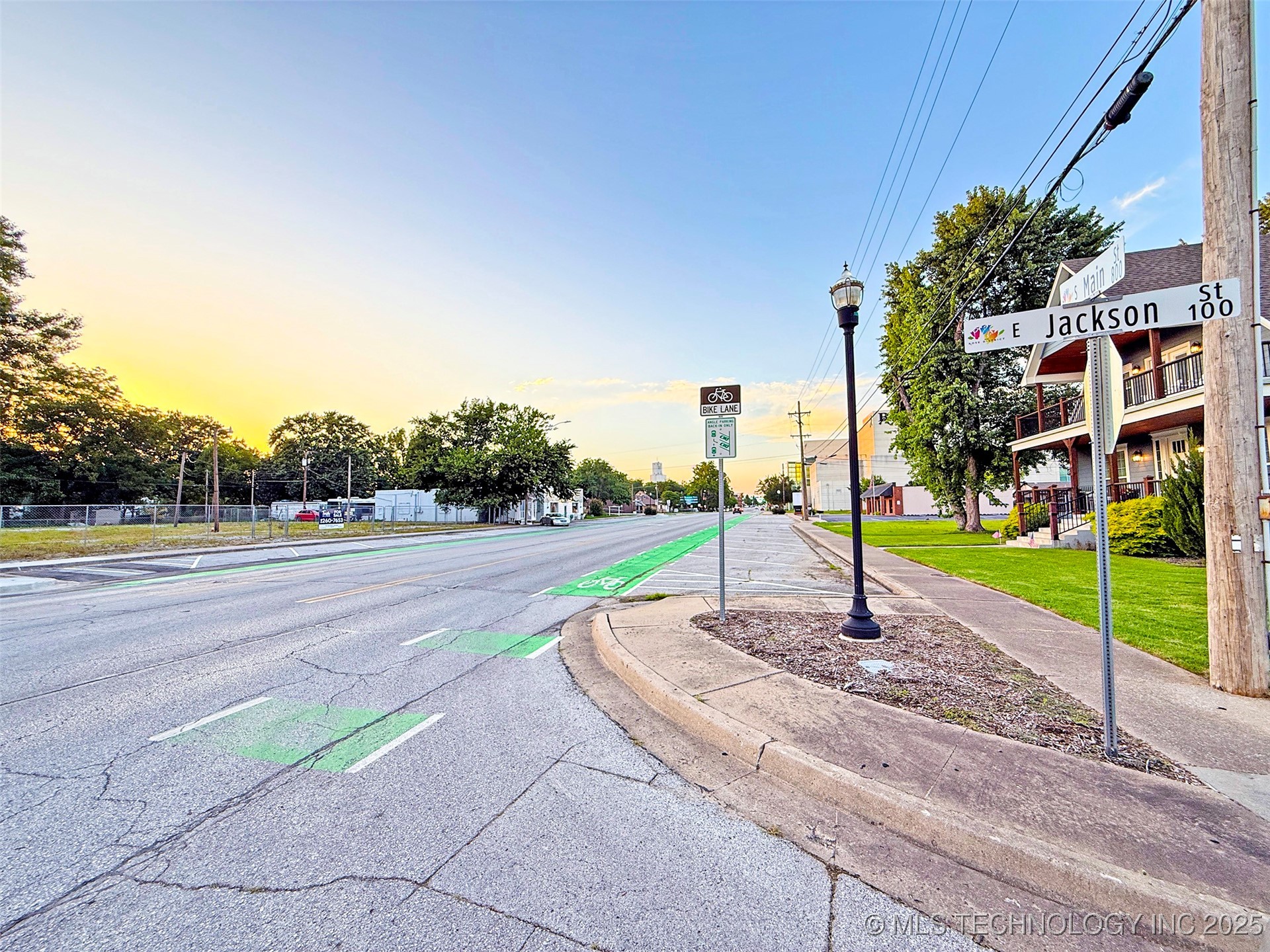 905 S Main Street Property Photo 18