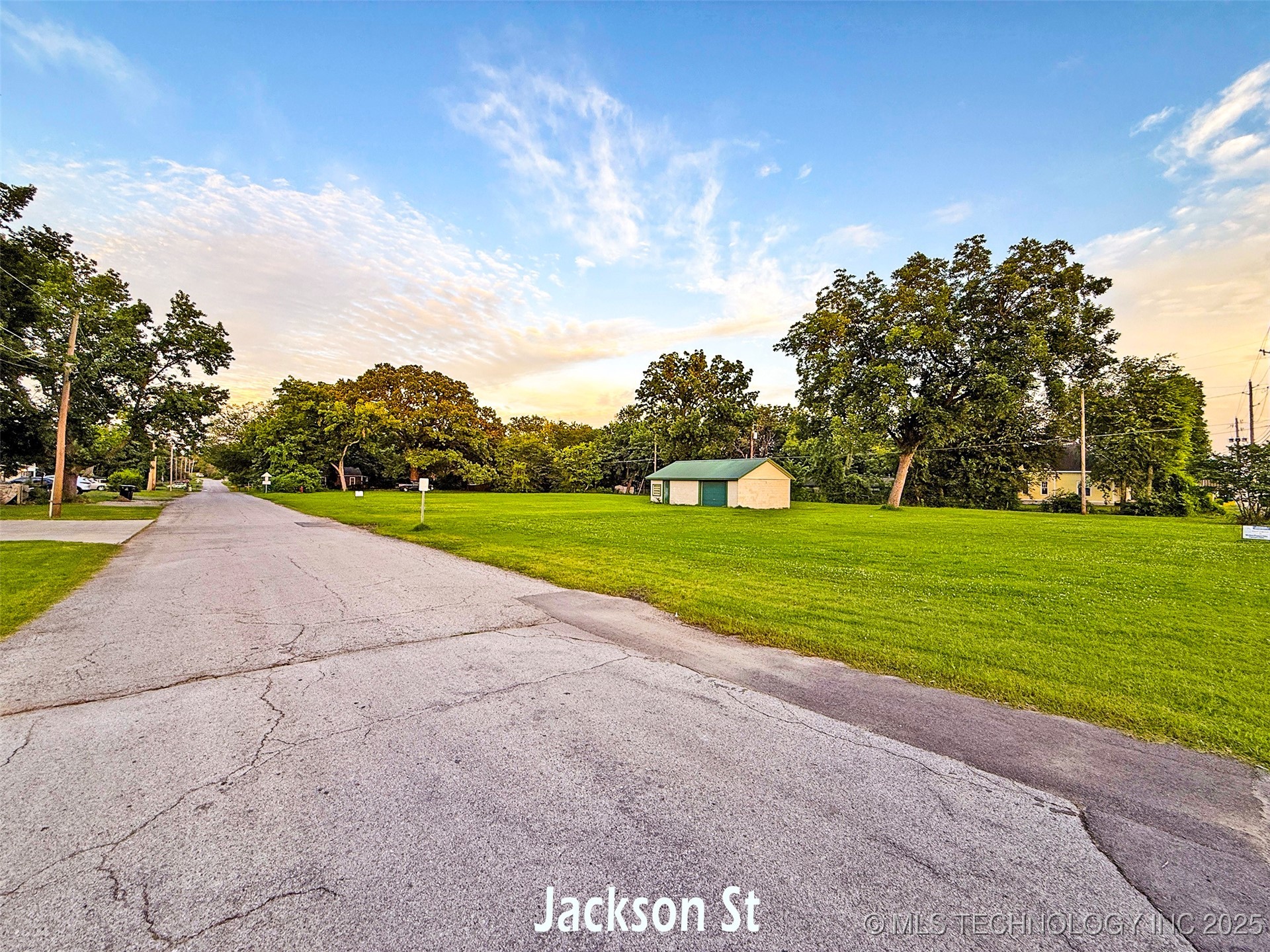 905 S Main Street Property Photo 22