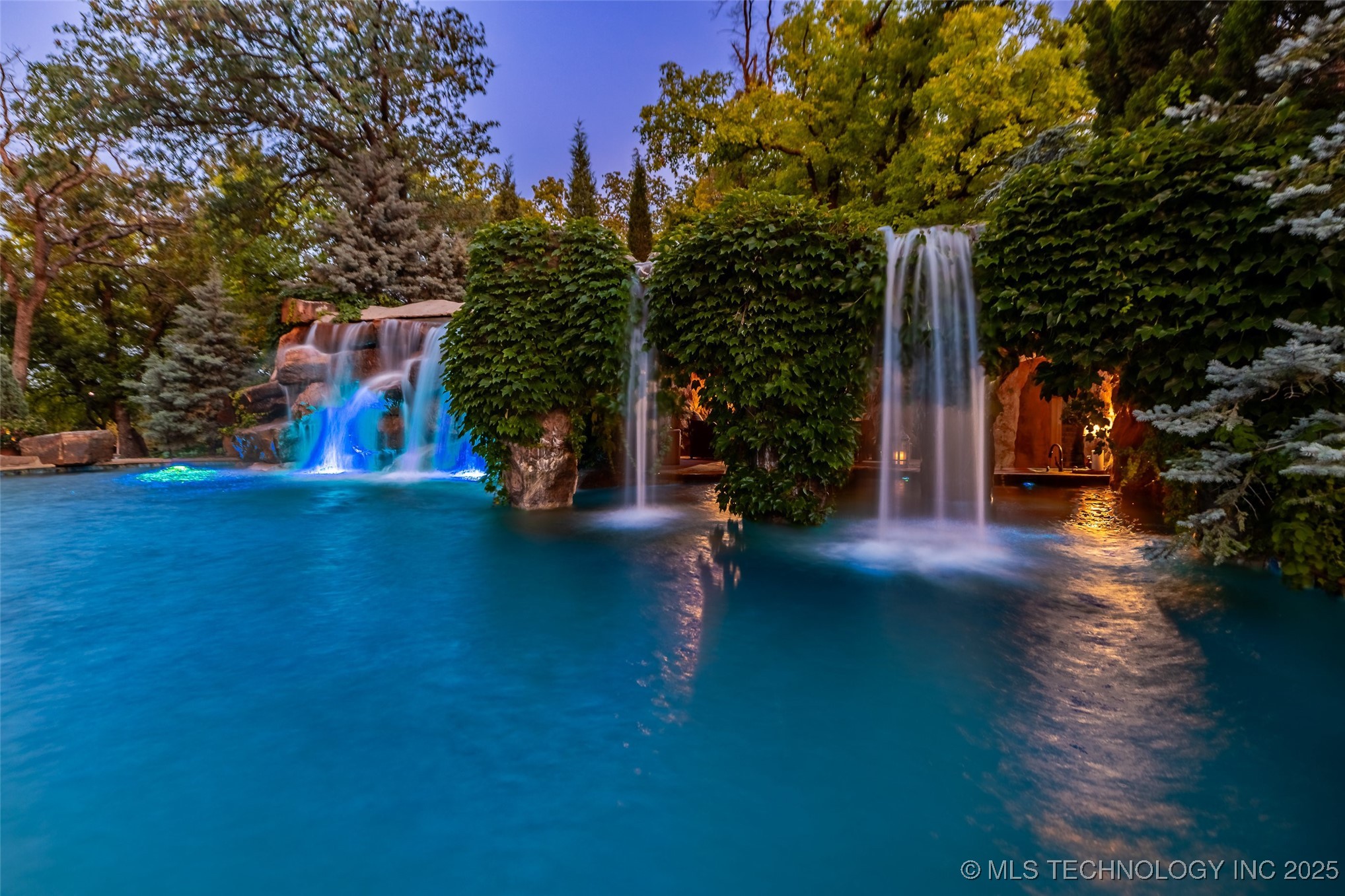 2701 Twin Creek Drive Property Photo 4