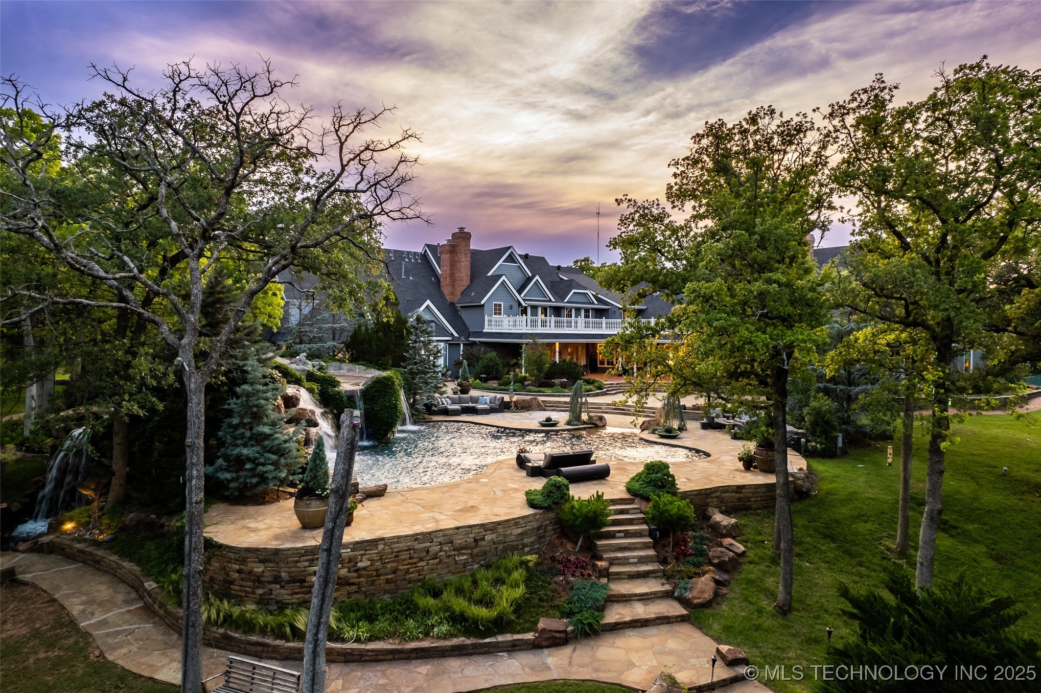 2701 Twin Creek Drive Property Photo 6