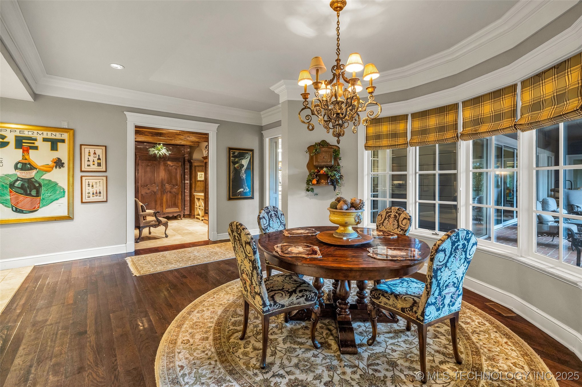 2701 Twin Creek Drive Property Photo 22