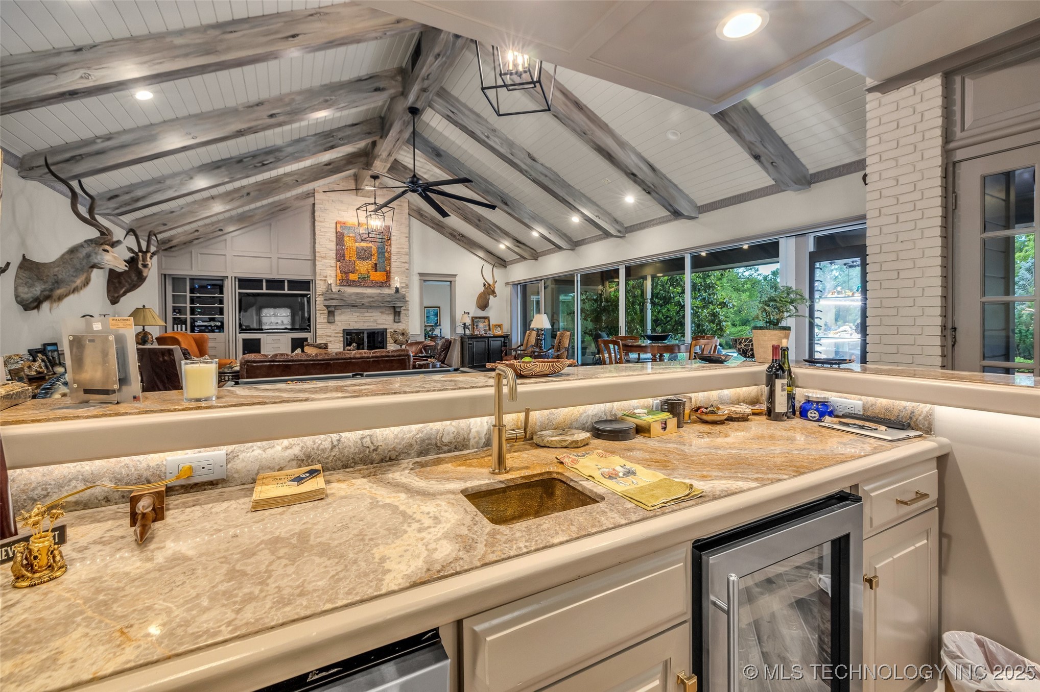 2701 Twin Creek Drive Property Photo 24