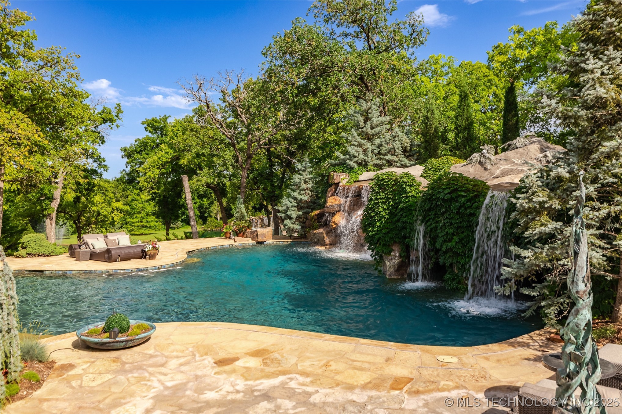 2701 Twin Creek Drive Property Photo 36