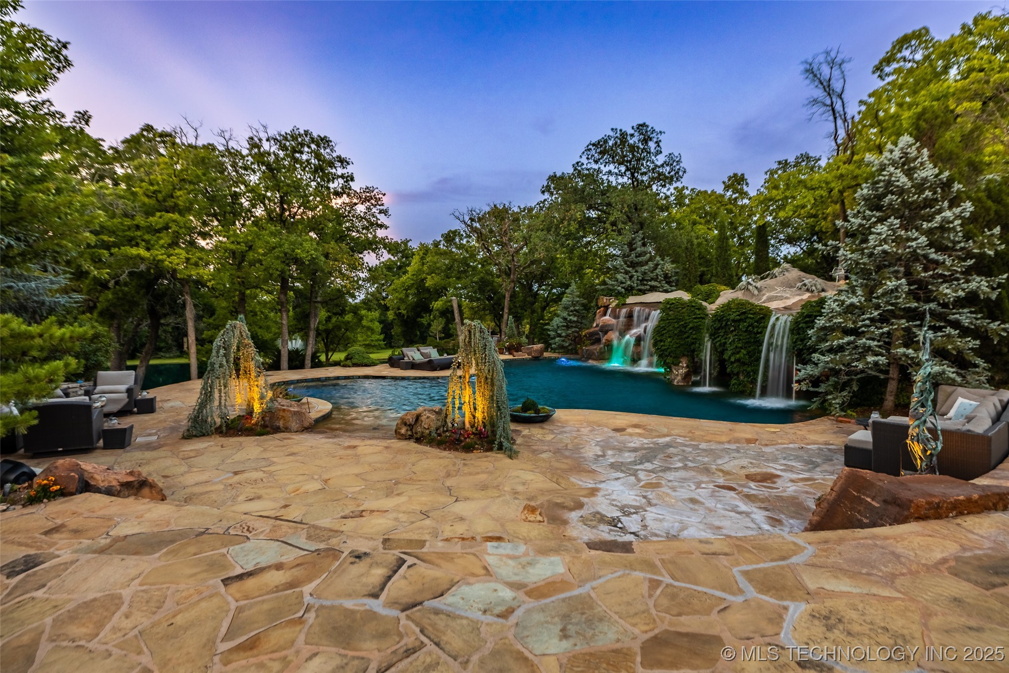 2701 Twin Creek Drive Property Photo 37