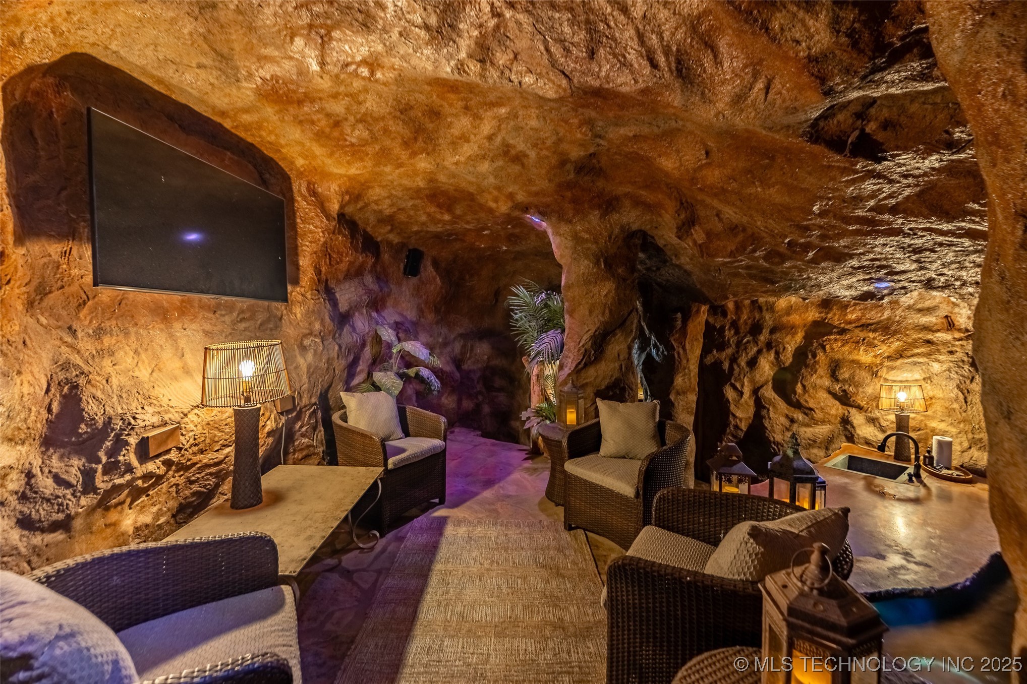 2701 Twin Creek Drive Property Photo 39