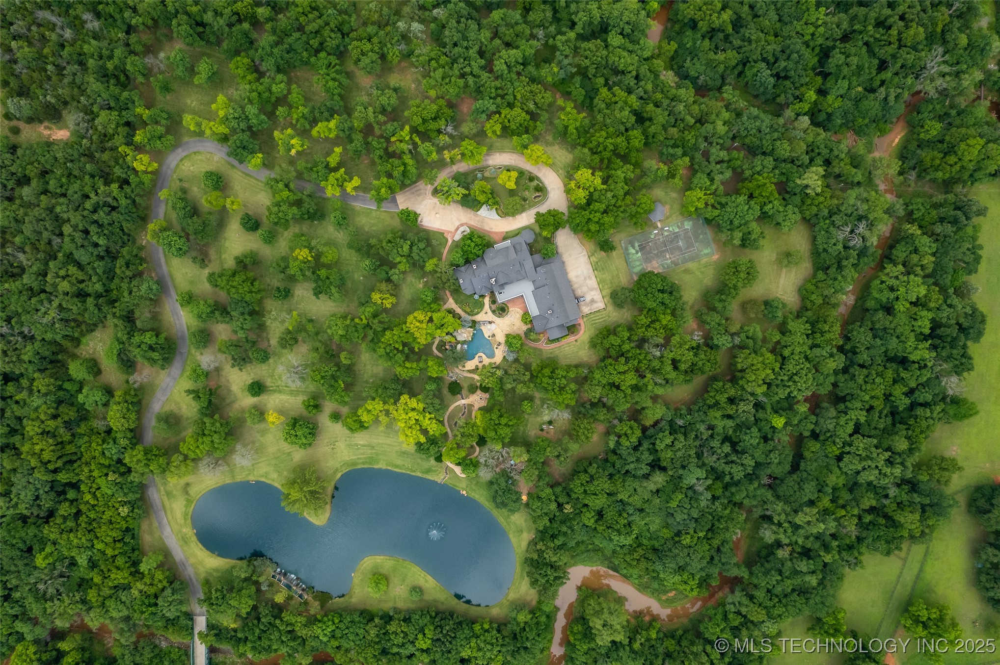 2701 Twin Creek Drive Property Photo 50