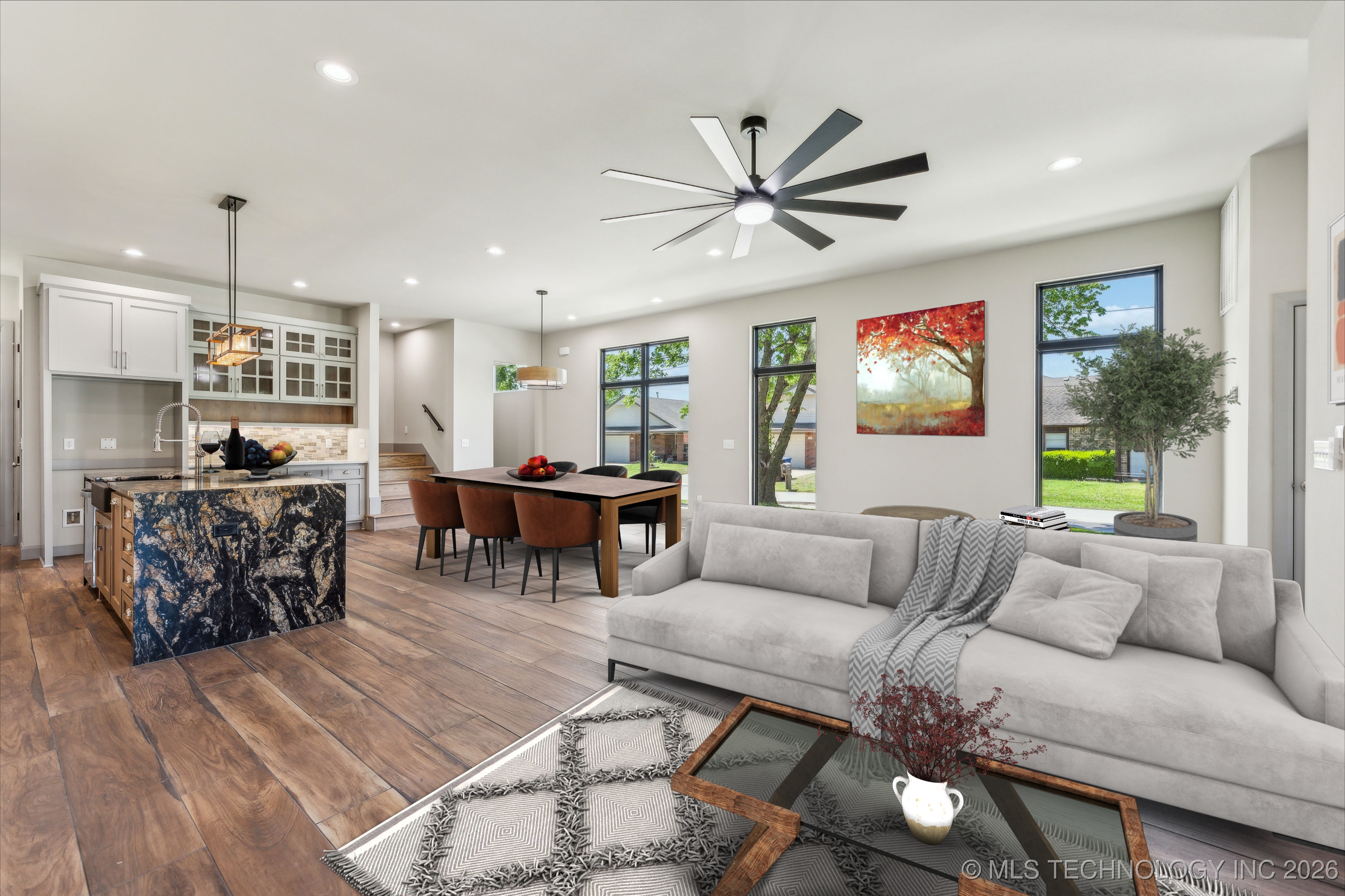 421 W Ft Worth Street Property Photo 4