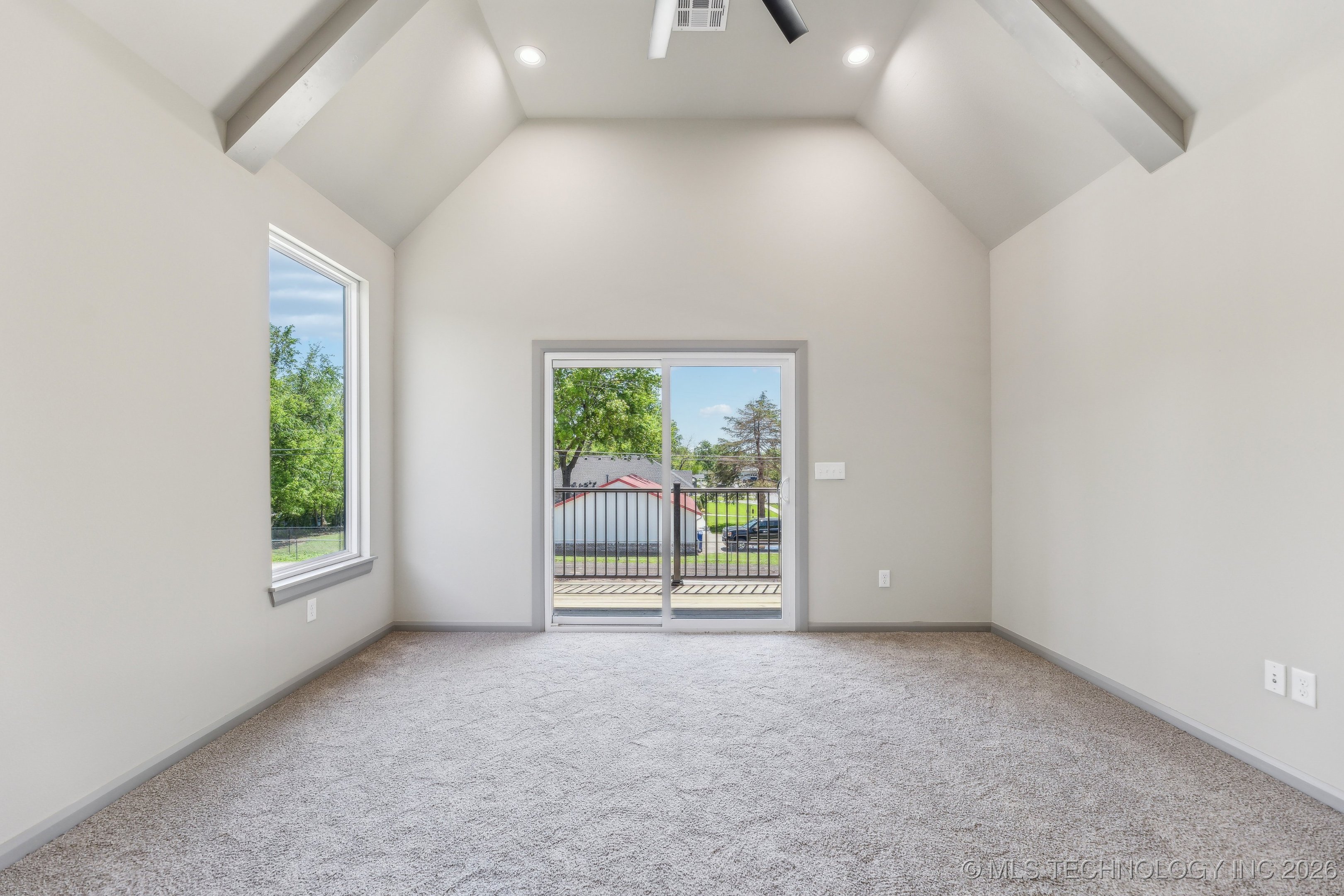 421 W Ft Worth Street Property Photo 23