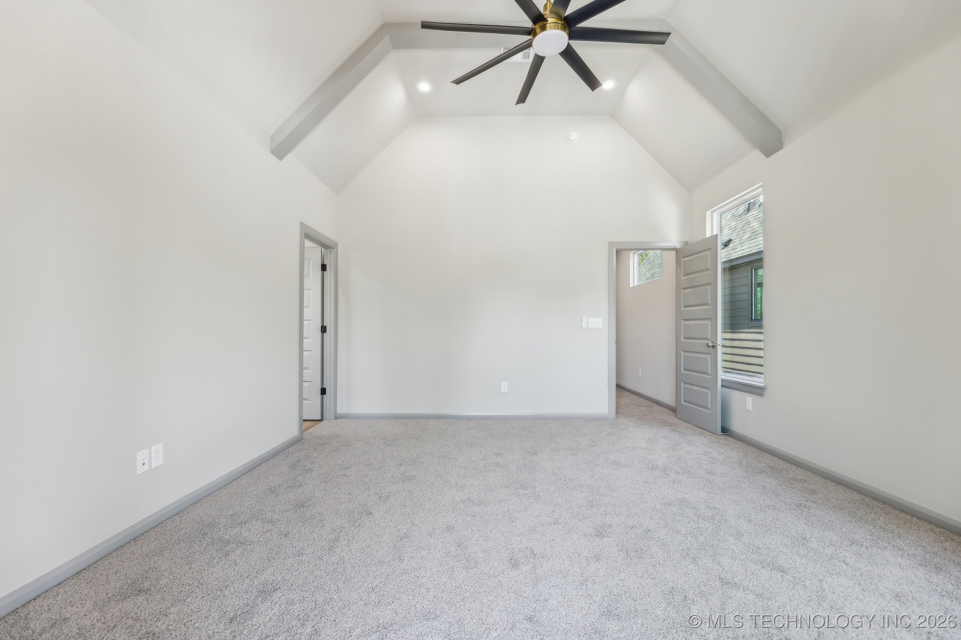 421 W Ft Worth Street Property Photo 24