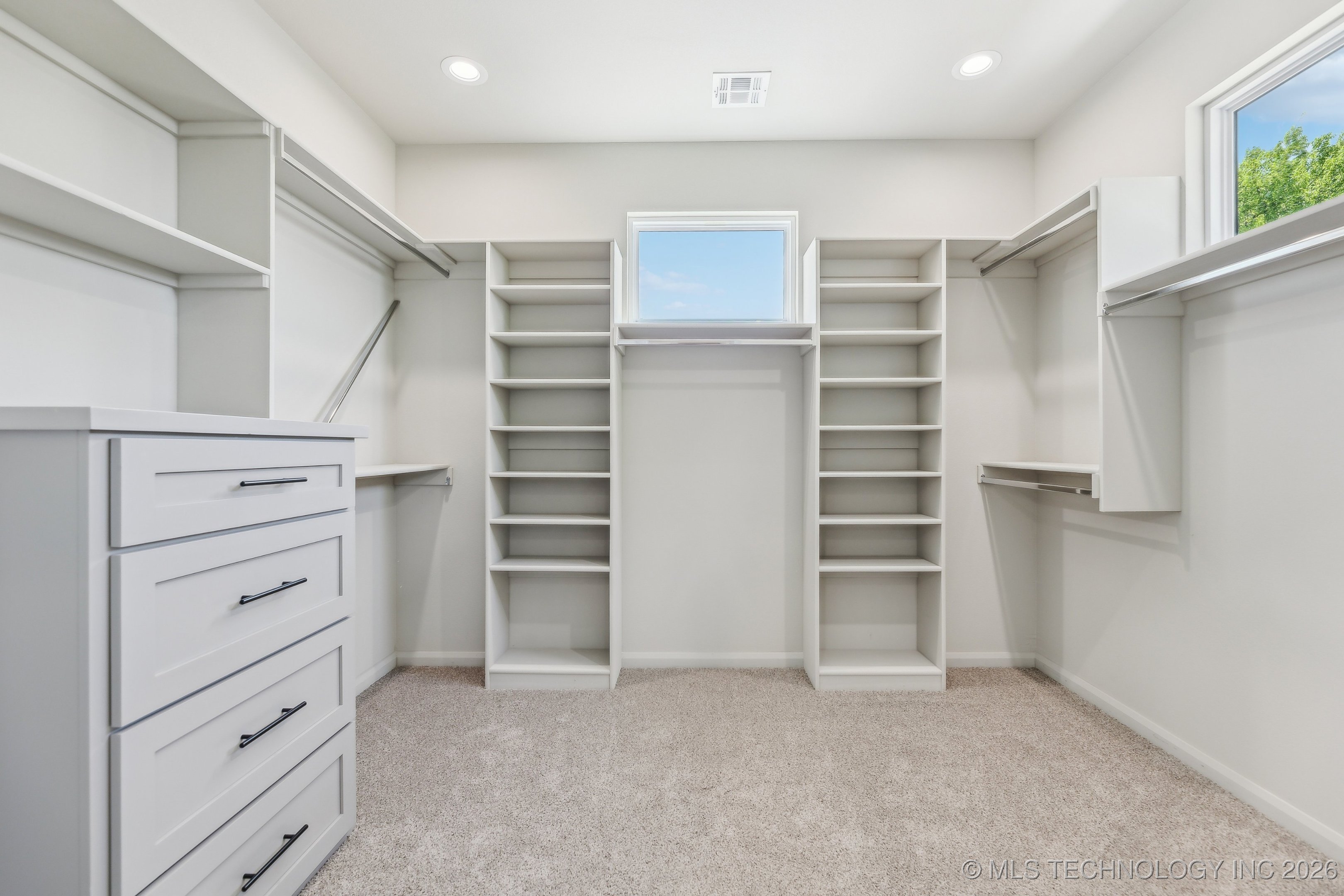 421 W Ft Worth Street Property Photo 27