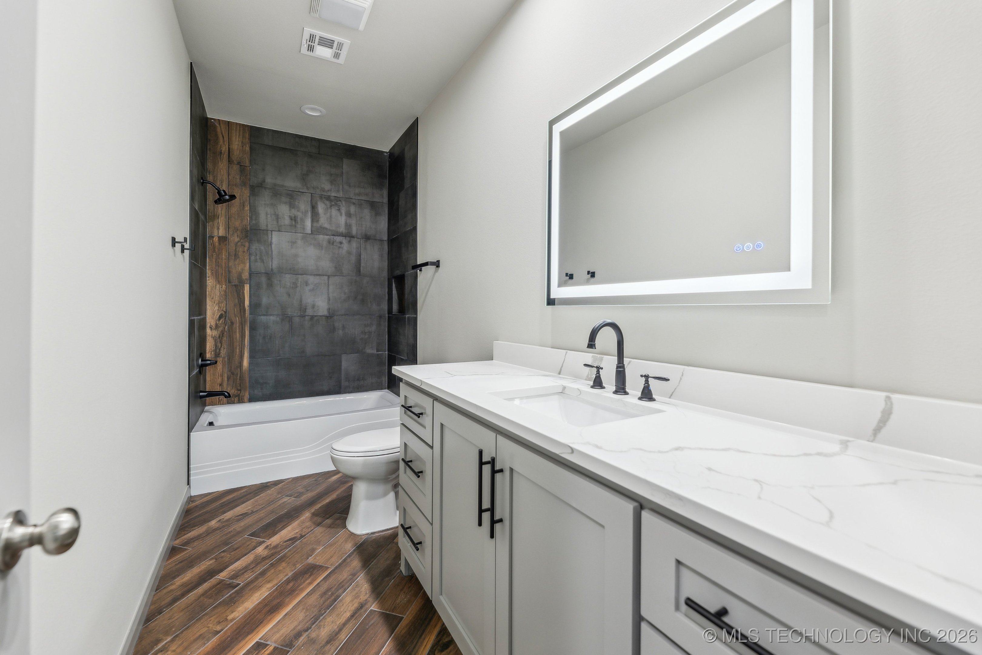 421 W Ft Worth Street Property Photo 30