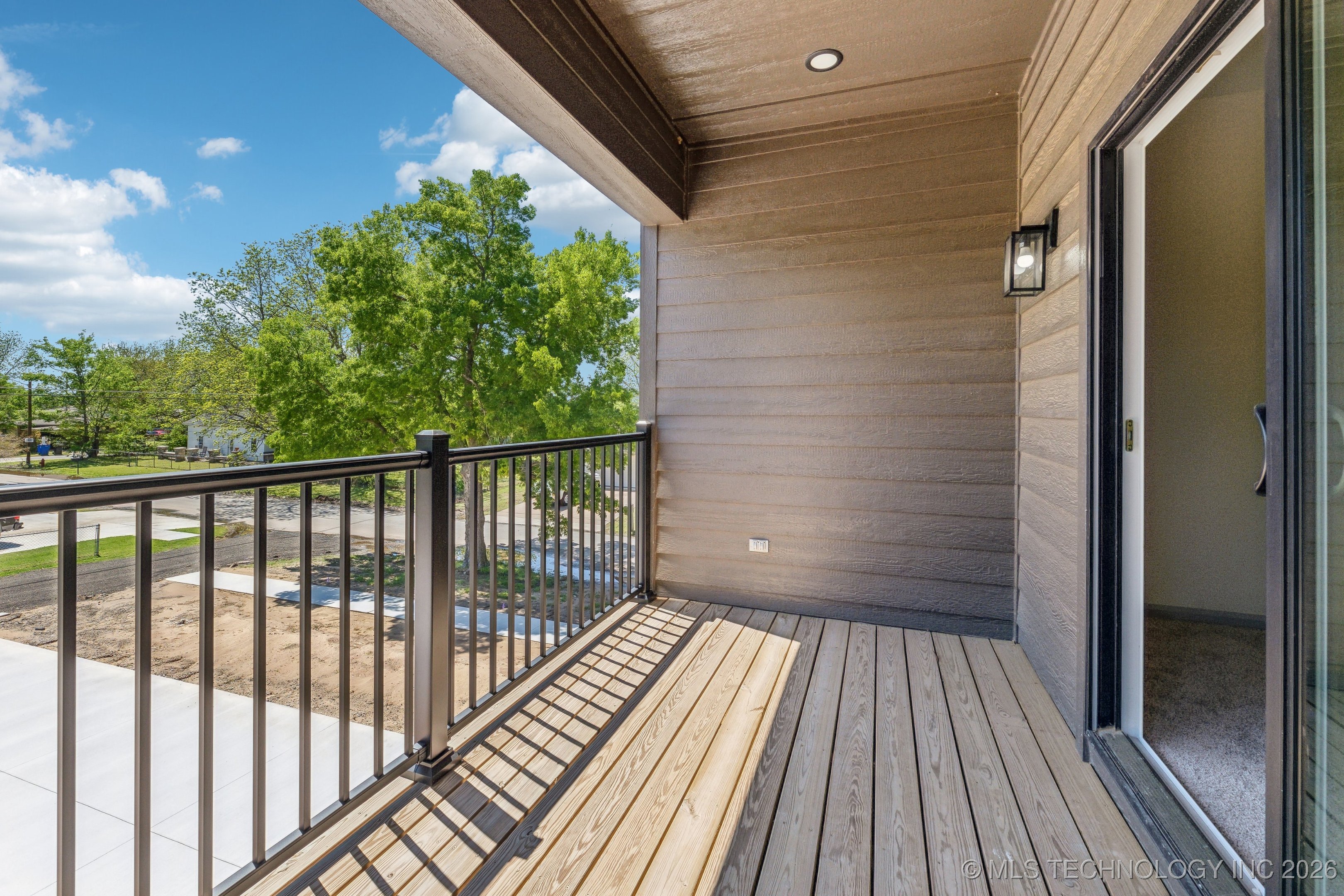 421 W Ft Worth Street Property Photo 38