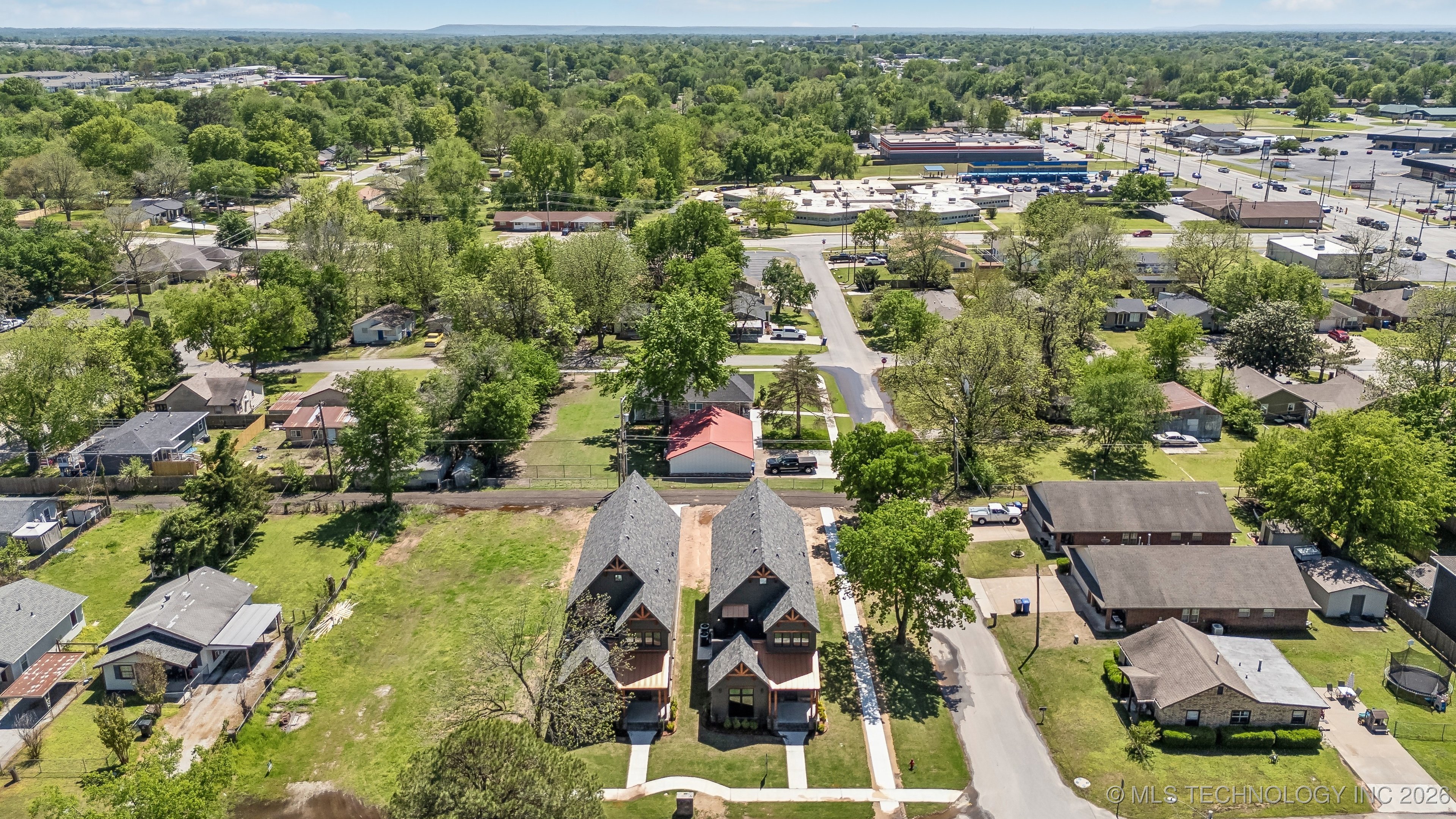 421 W Ft Worth Street Property Photo 39