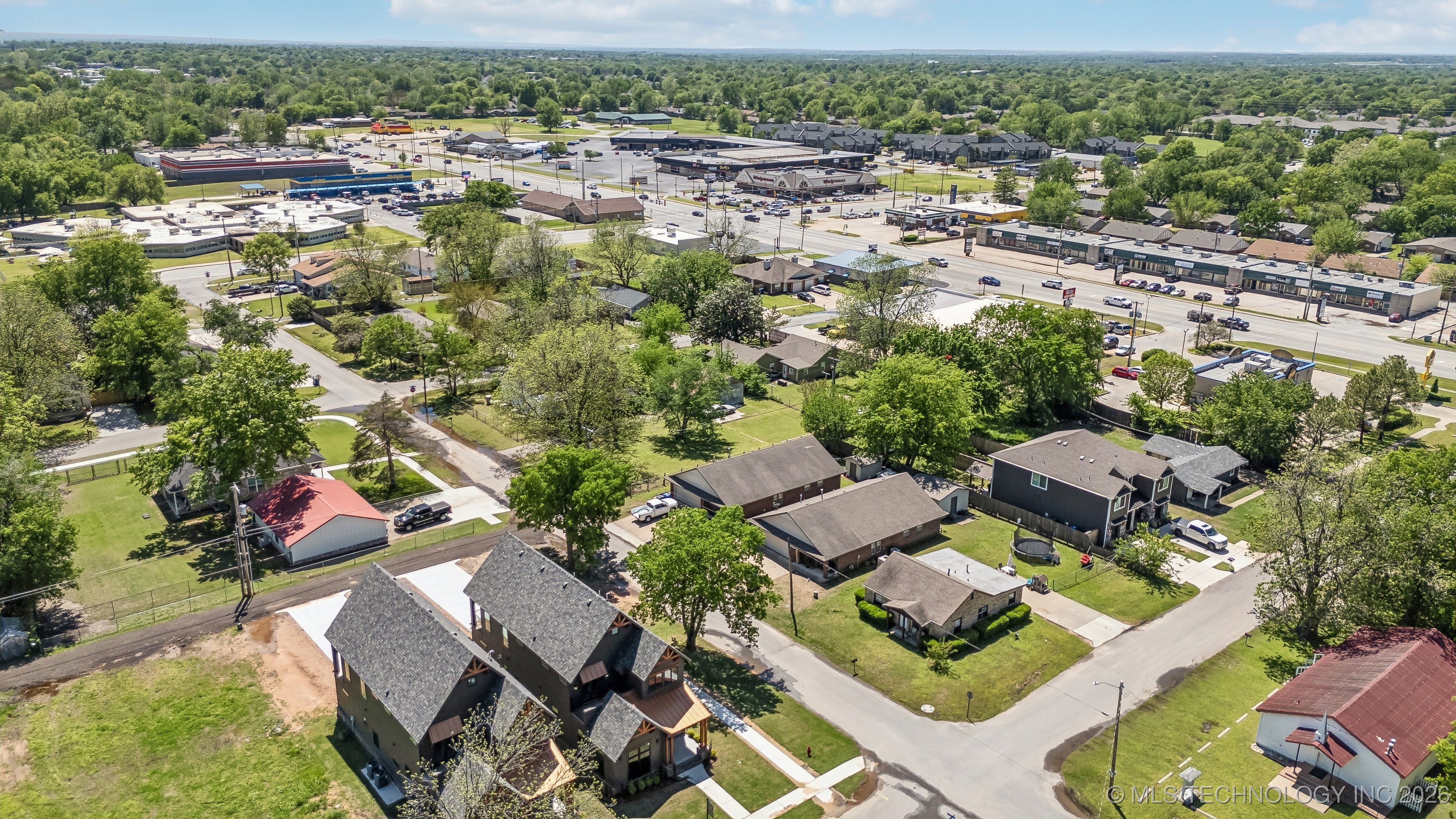 421 W Ft Worth Street Property Photo 40