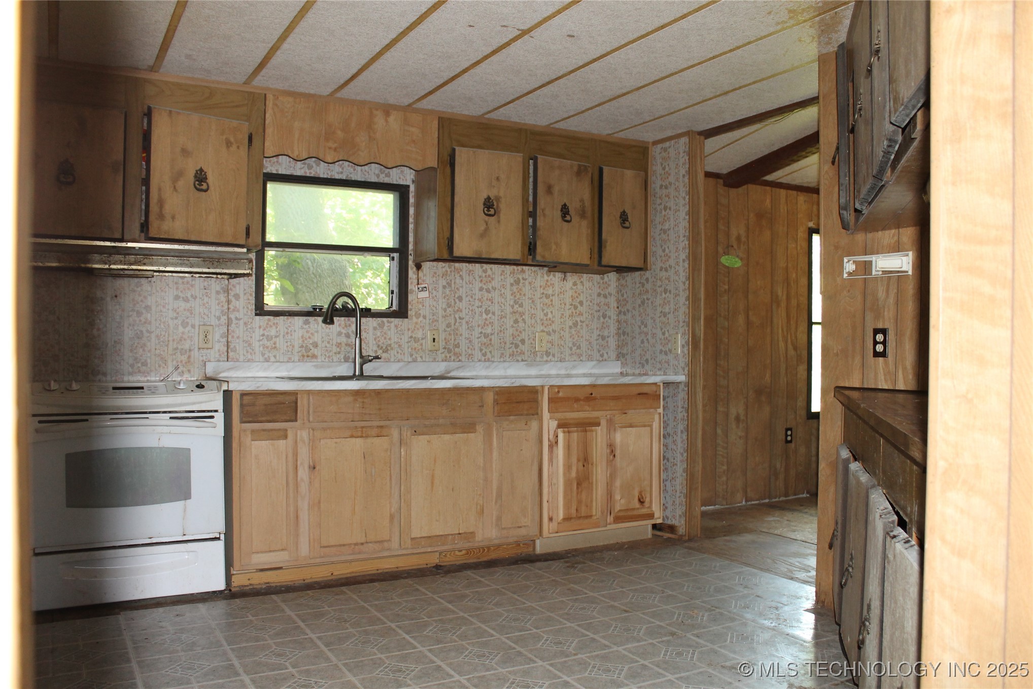 9467 W 181st Street S Property Photo 6