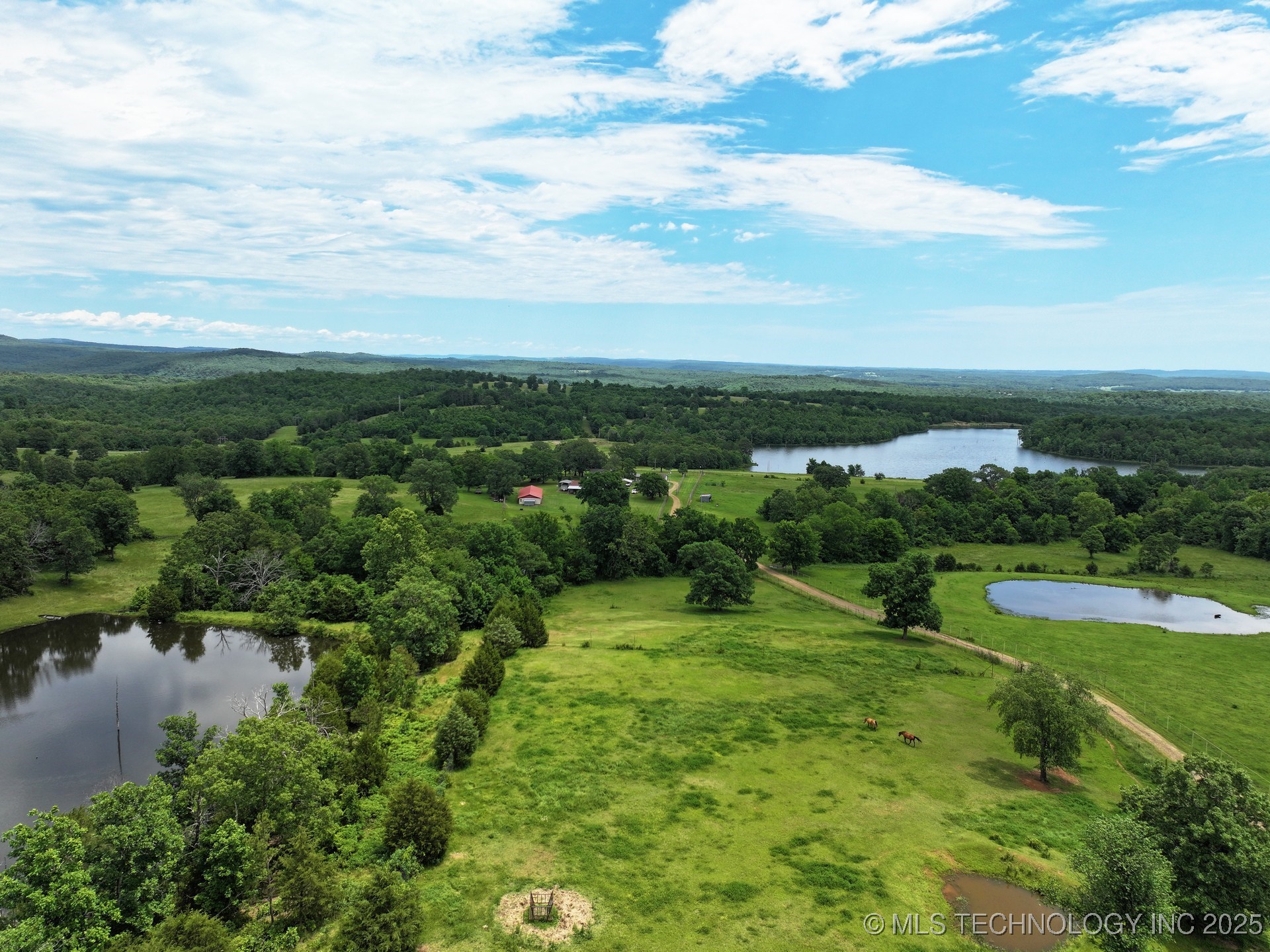 473763 E 993 Road Property Photo 3