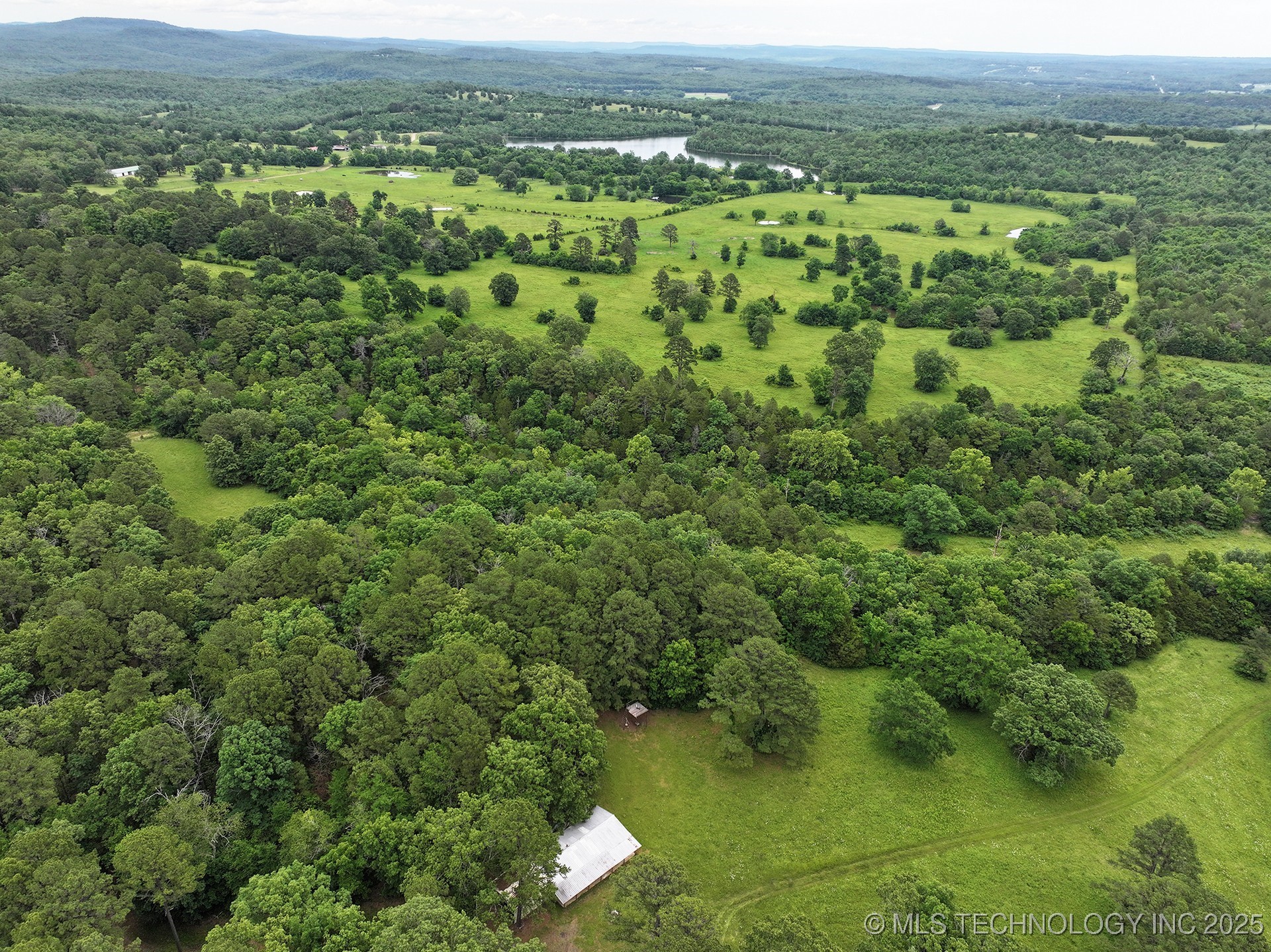 473763 E 993 Road Property Photo 6