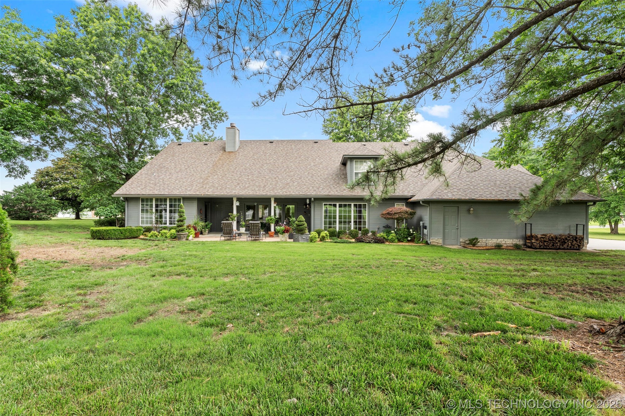 5070 Lake Breeze Road Property Photo 6