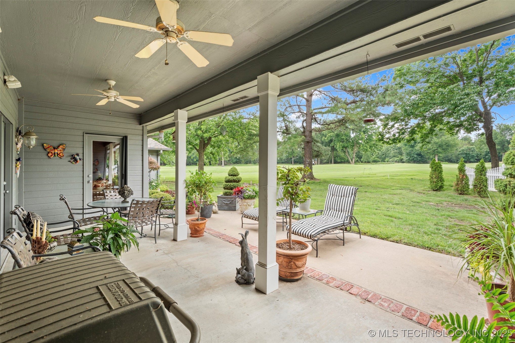 5070 Lake Breeze Road Property Photo 8