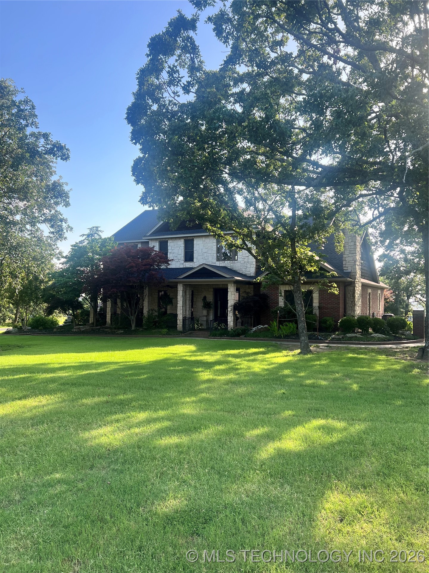 910 Summit Ridge Property Photo 1