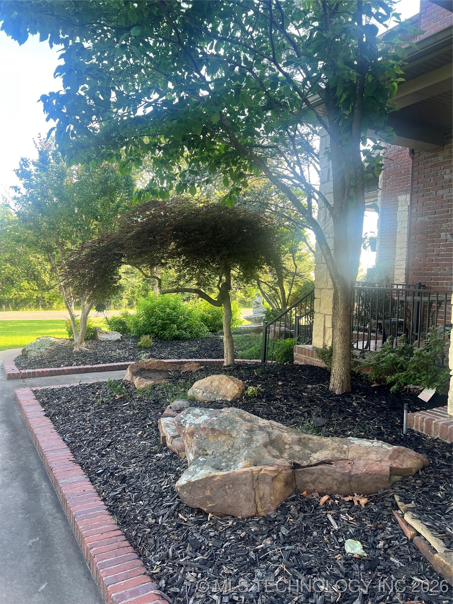 910 Summit Ridge Property Photo 3