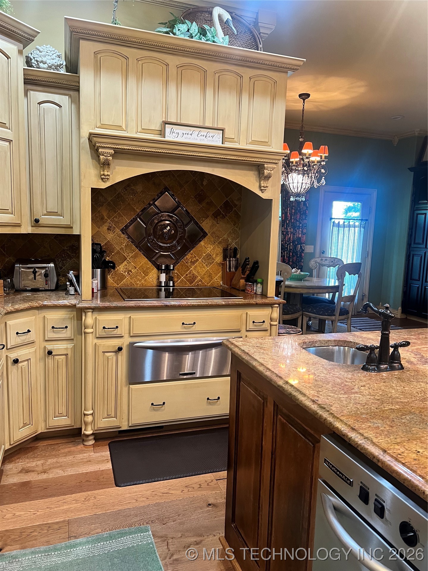 910 Summit Ridge Property Photo 6