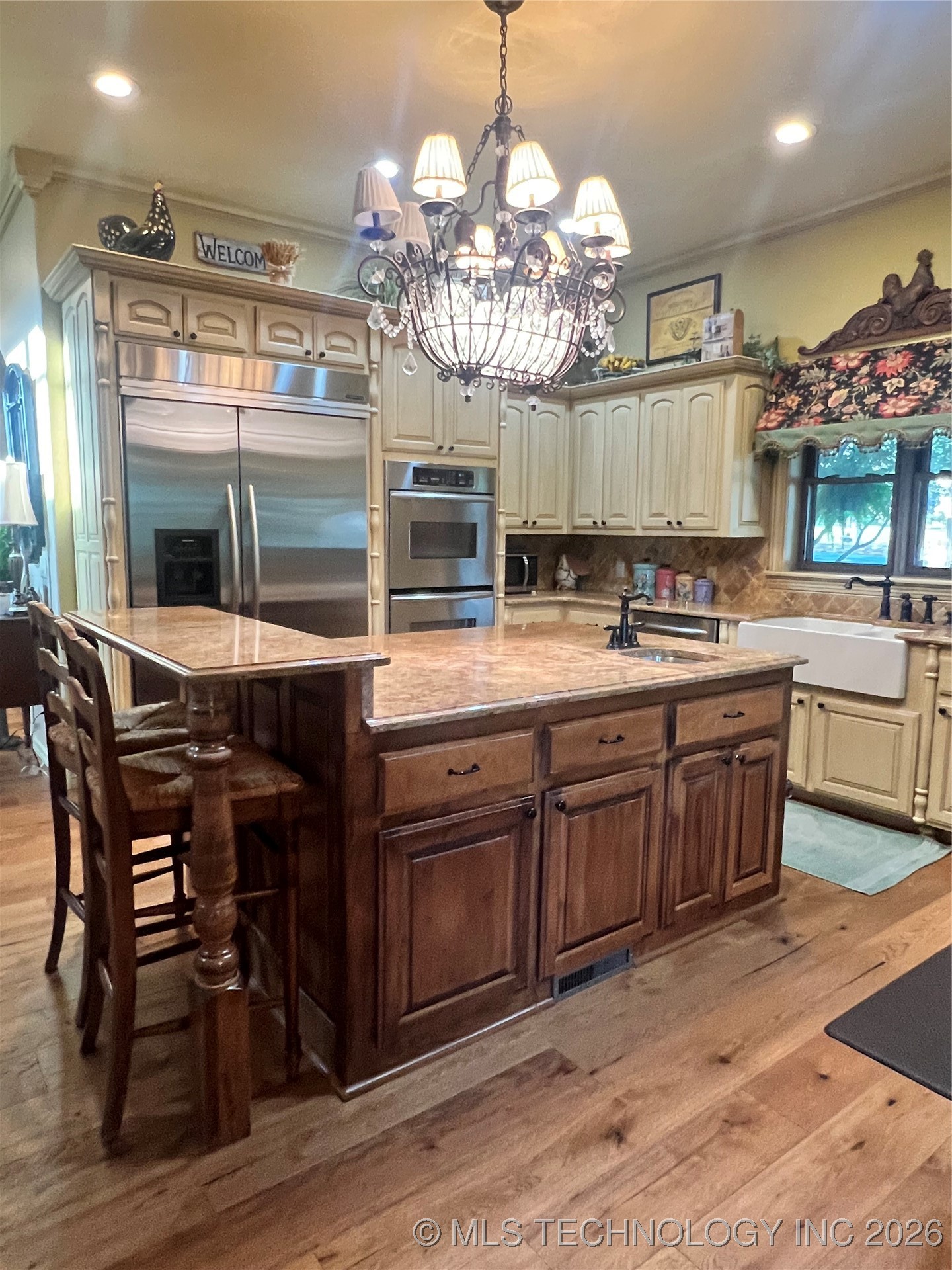 910 Summit Ridge Property Photo 7