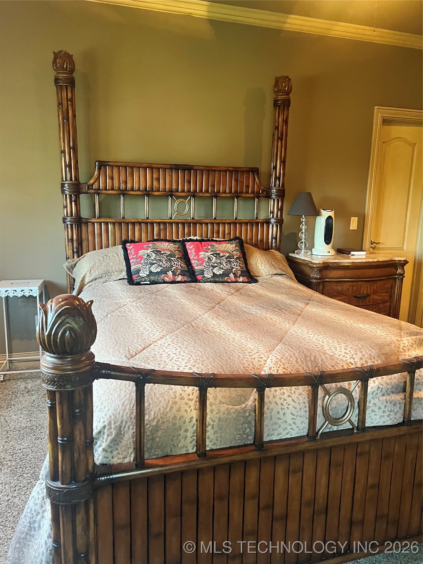 910 Summit Ridge Property Photo 9