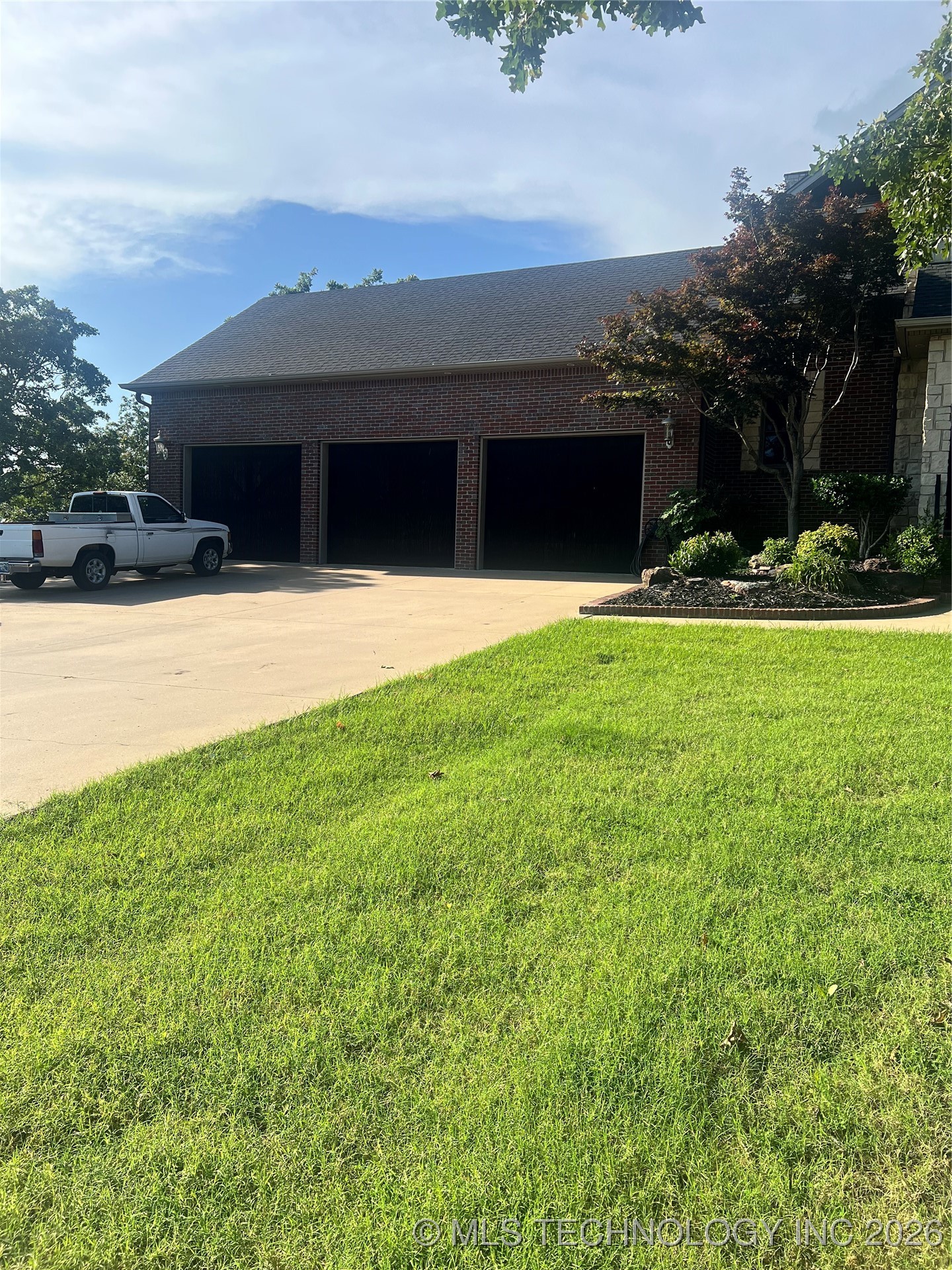 910 Summit Ridge Property Photo 11