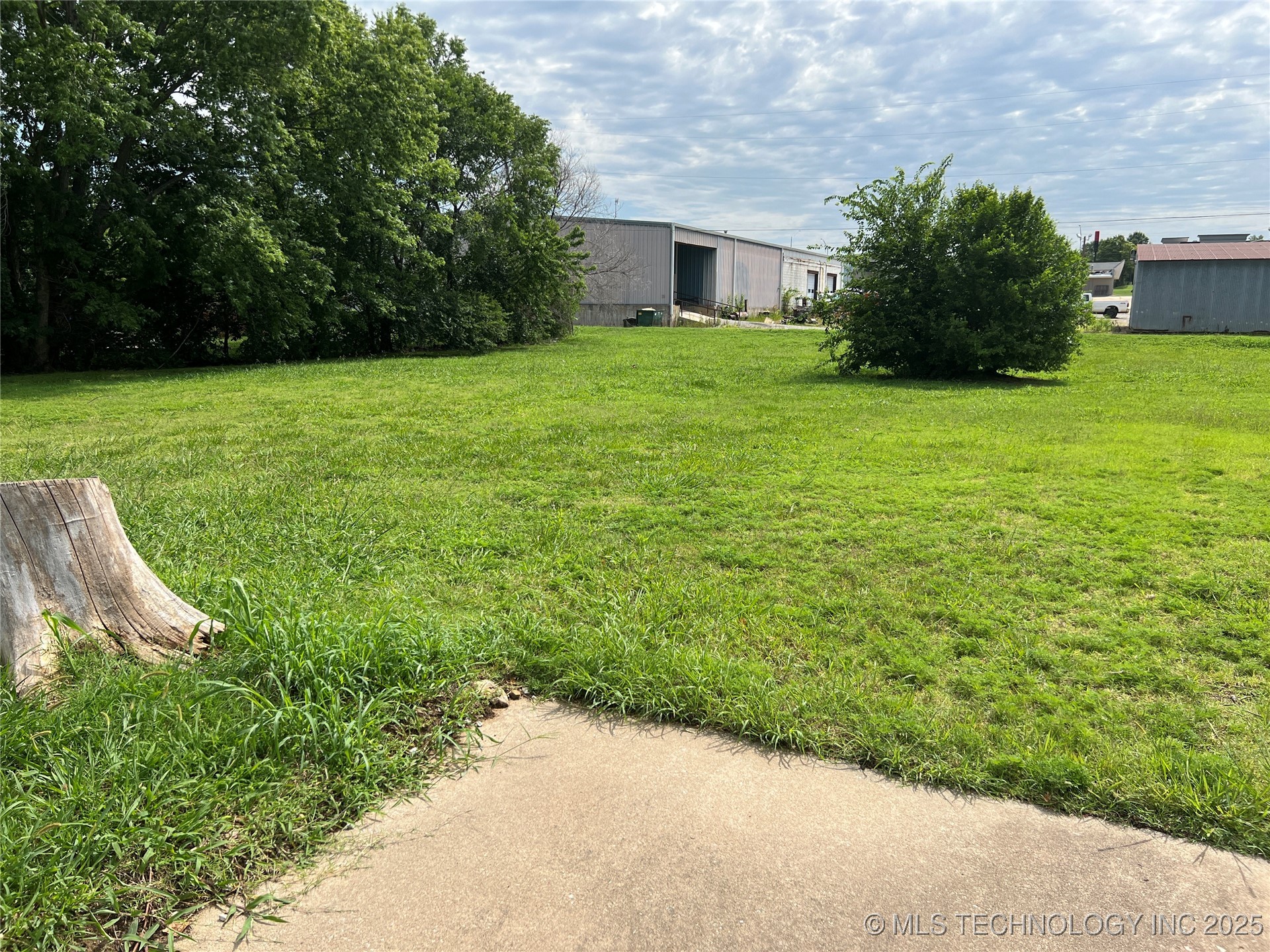 136 Debell Property Photo 3