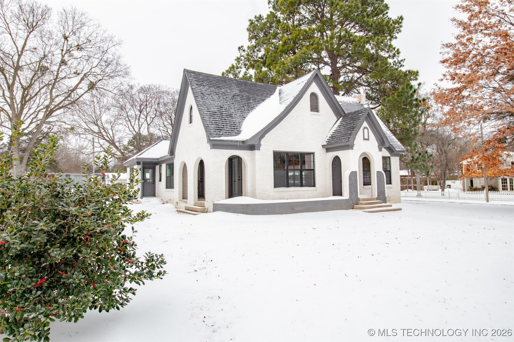 223 N 10th Property Photo 1