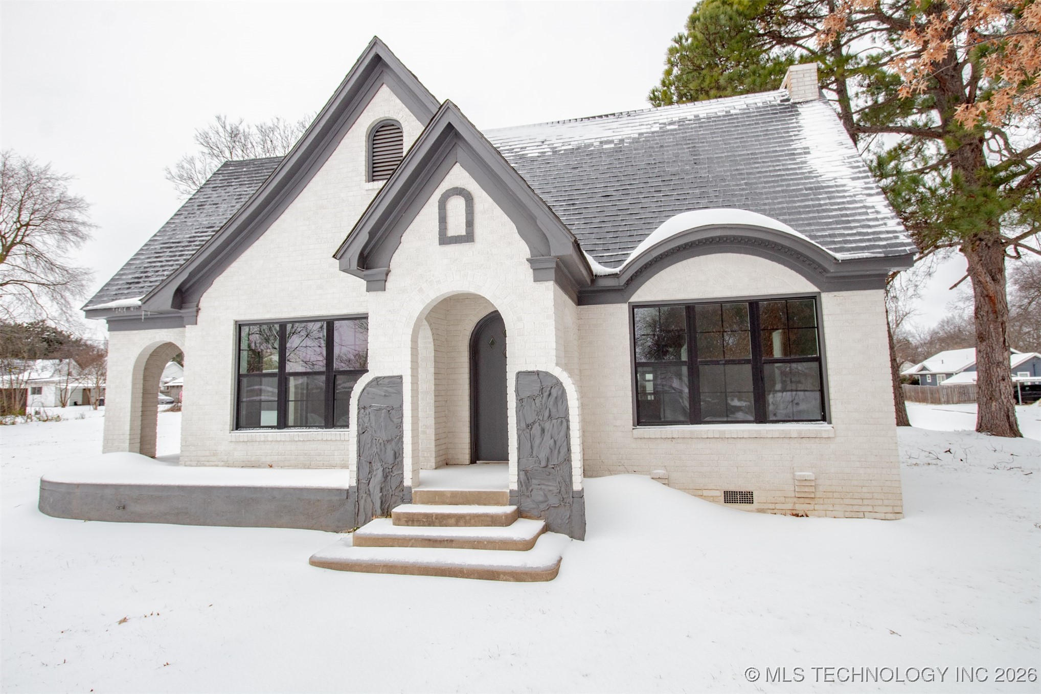 223 N 10th Property Photo 2