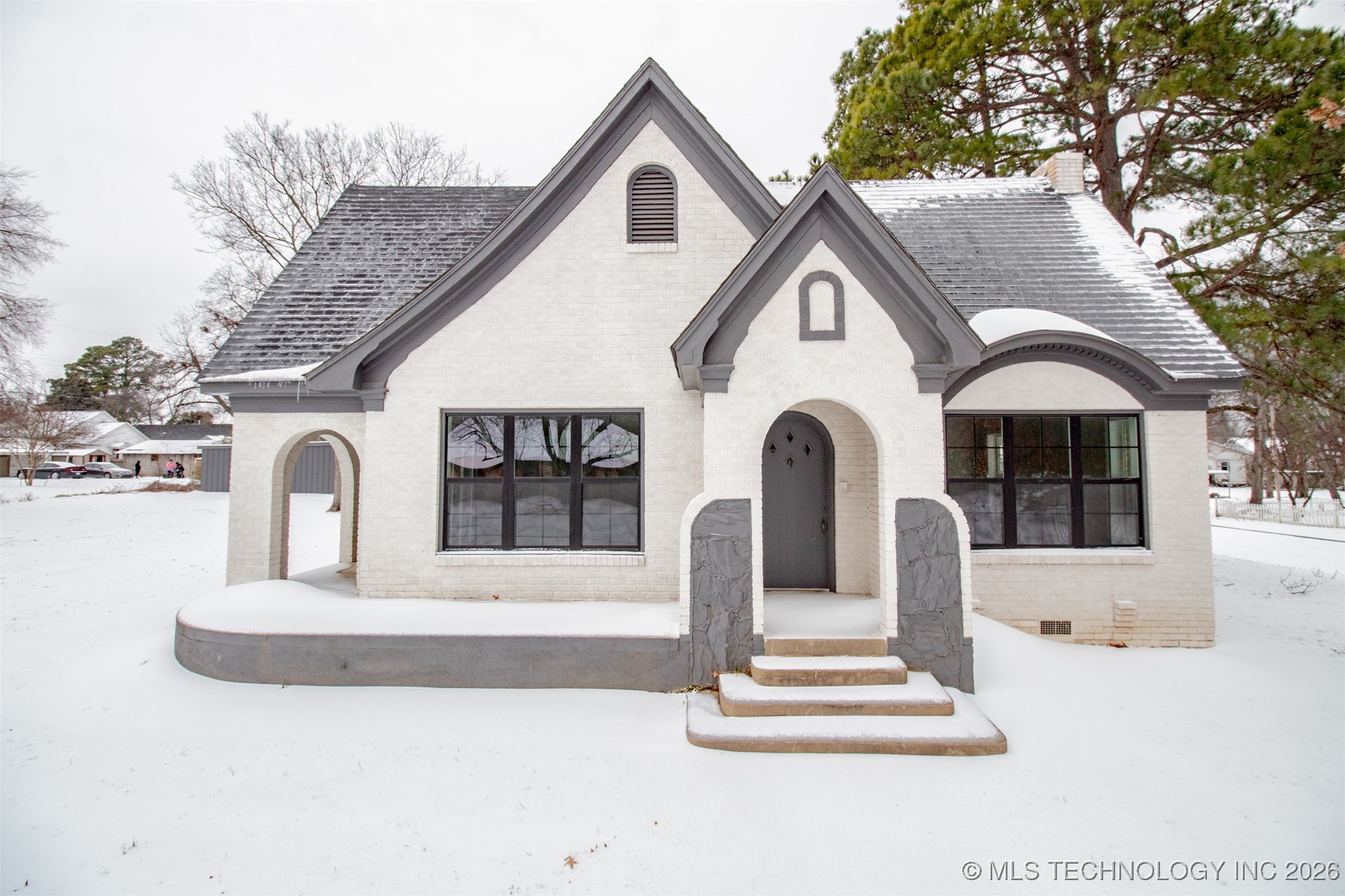 223 N 10th Property Photo 3