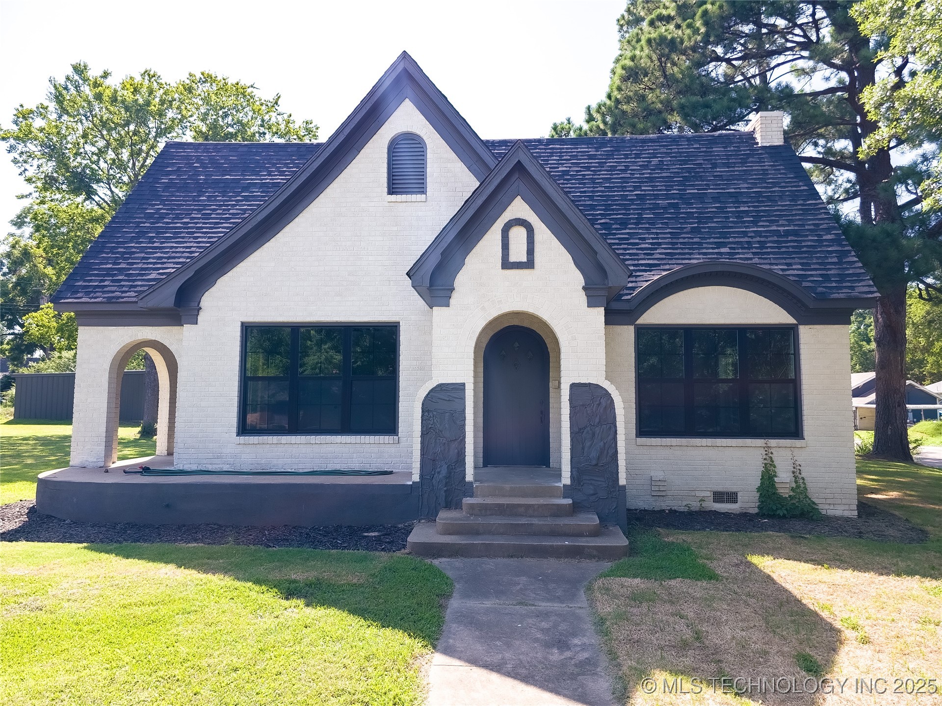 223 N 10th Property Photo 4