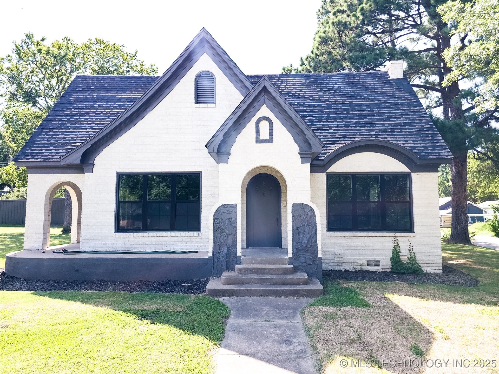 223 N 10th Property Photo 5