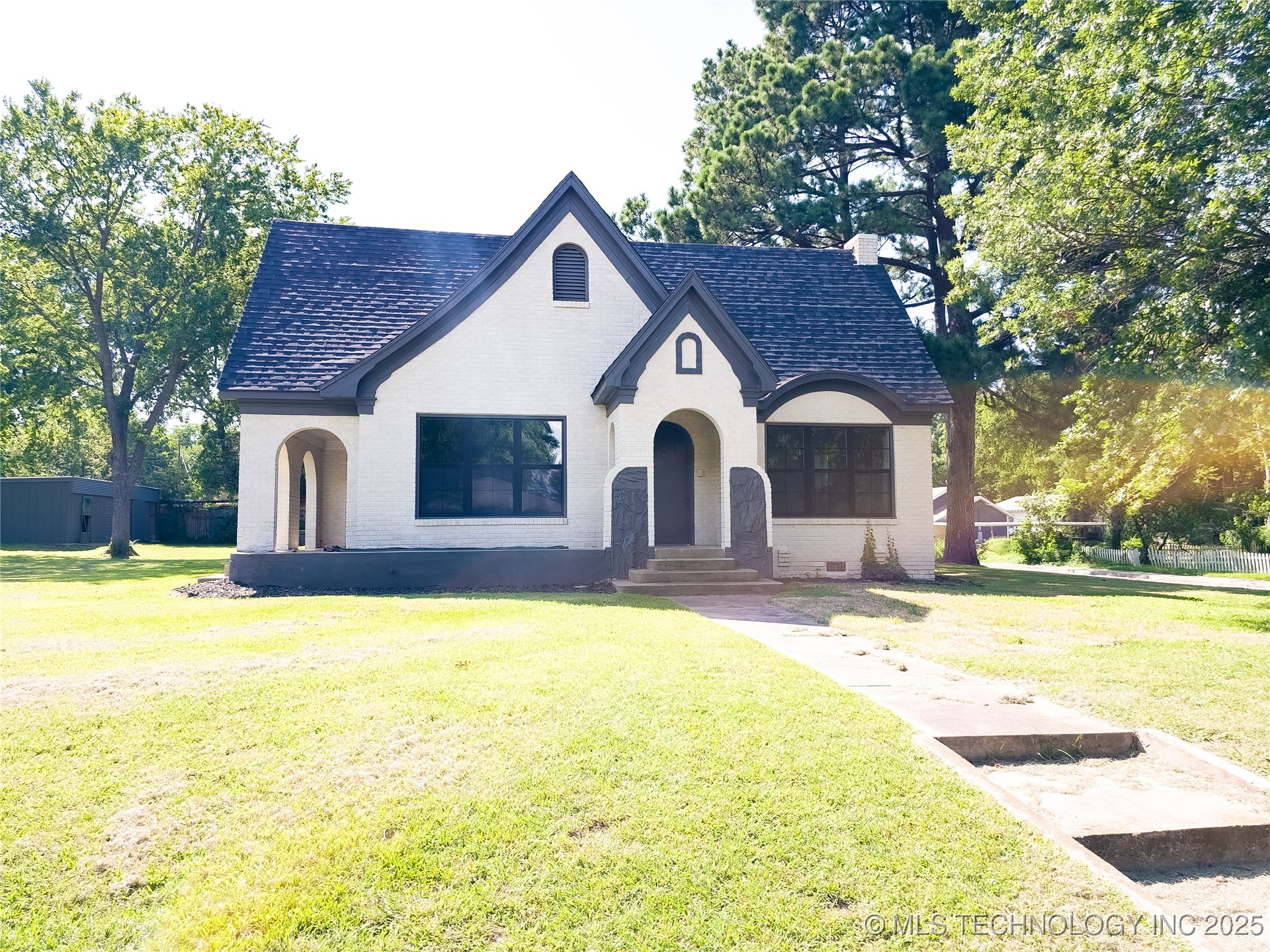 223 N 10th Property Photo 6