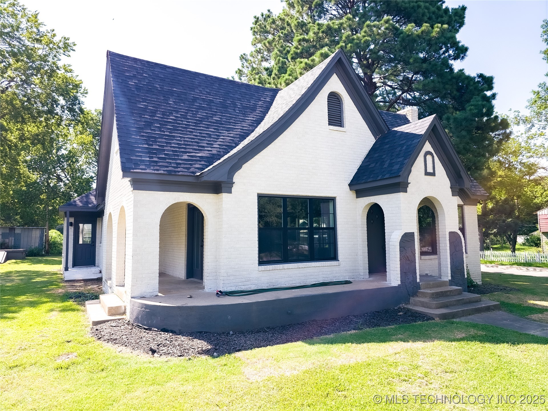 223 N 10th Property Photo 7