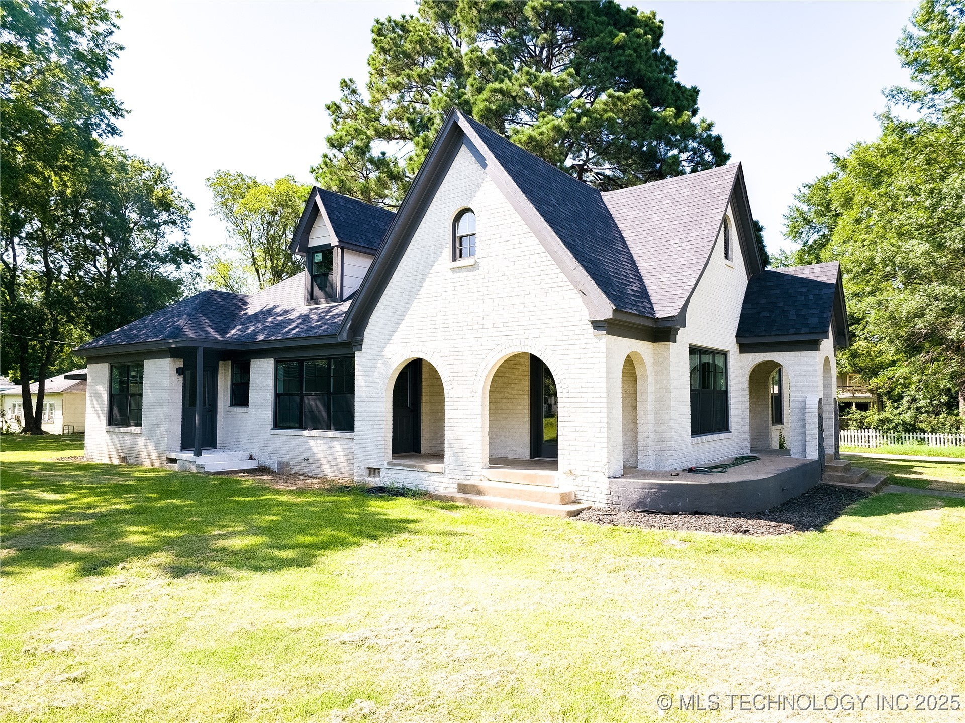 223 N 10th Property Photo 8