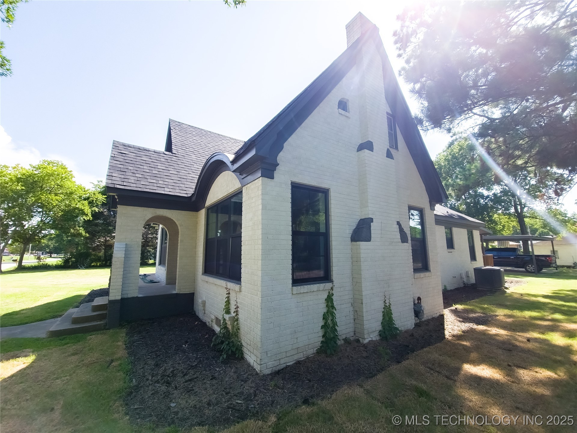 223 N 10th Property Photo 13